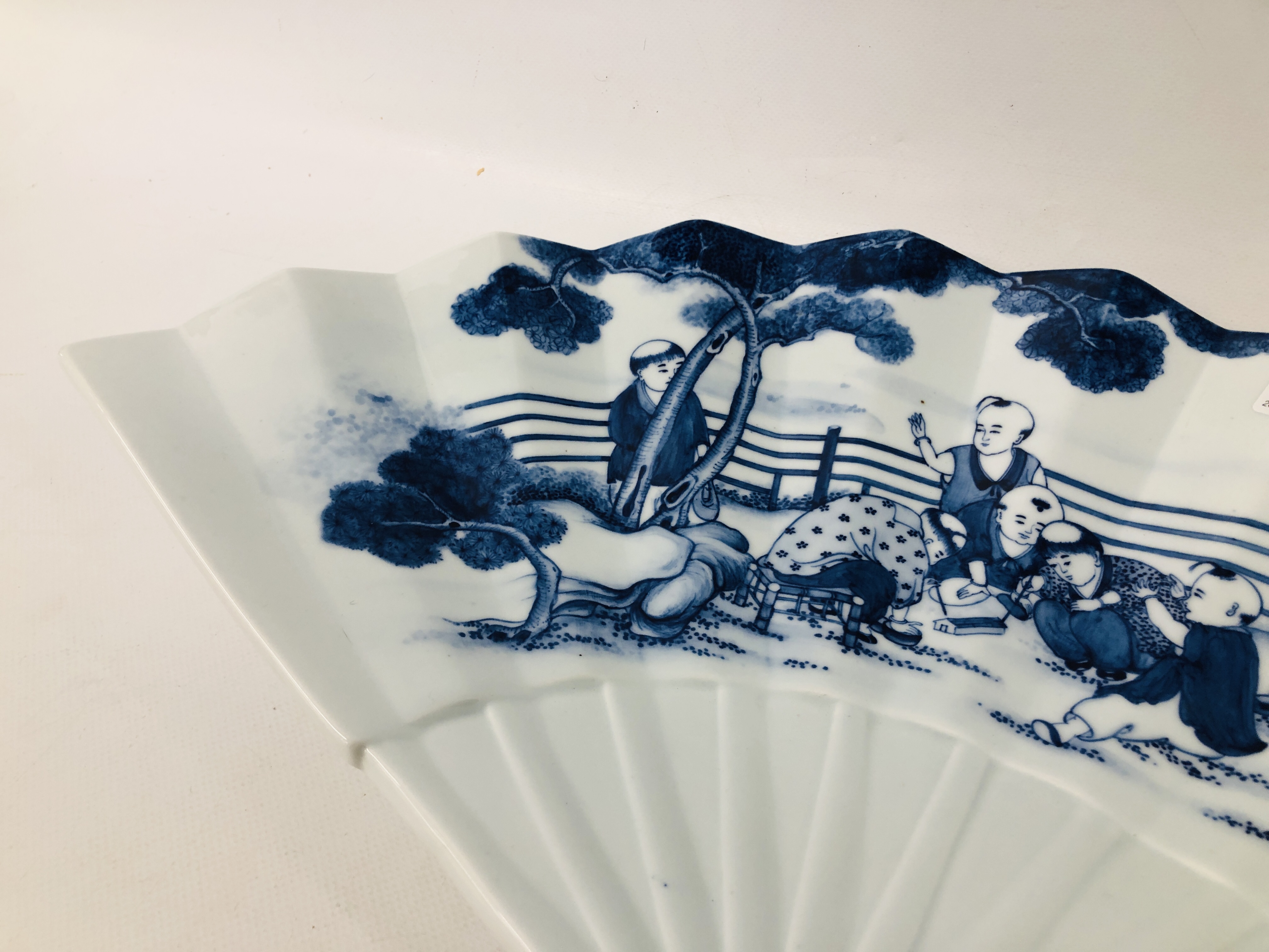 JAPANESE ARITA PORCELAIN FAN DISH HAND PAINTED UNDERGLAZE COBALT BLUE WITH CHILDREN PLAYING, - Image 3 of 5