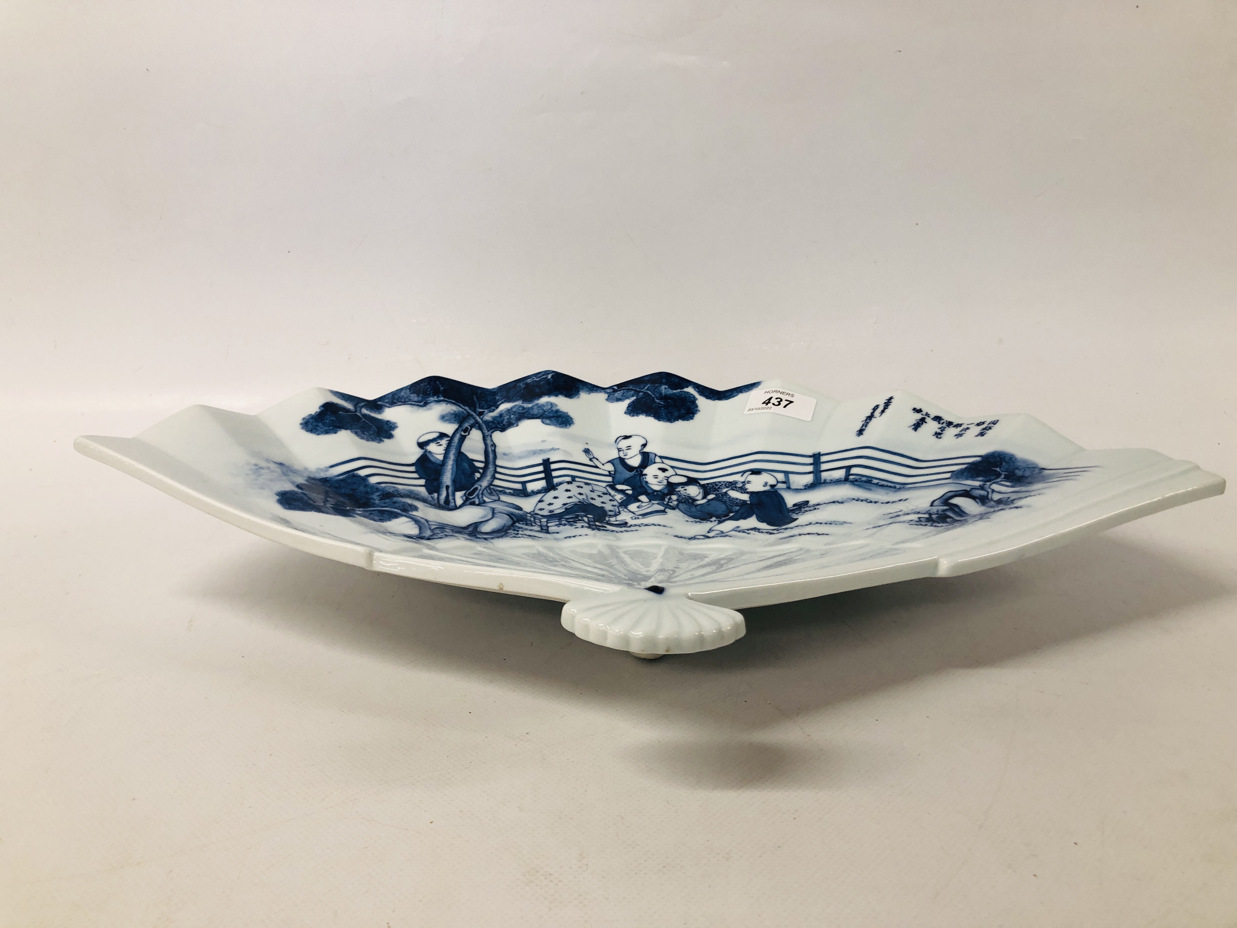 JAPANESE ARITA PORCELAIN FAN DISH HAND PAINTED UNDERGLAZE COBALT BLUE WITH CHILDREN PLAYING, - Image 2 of 5