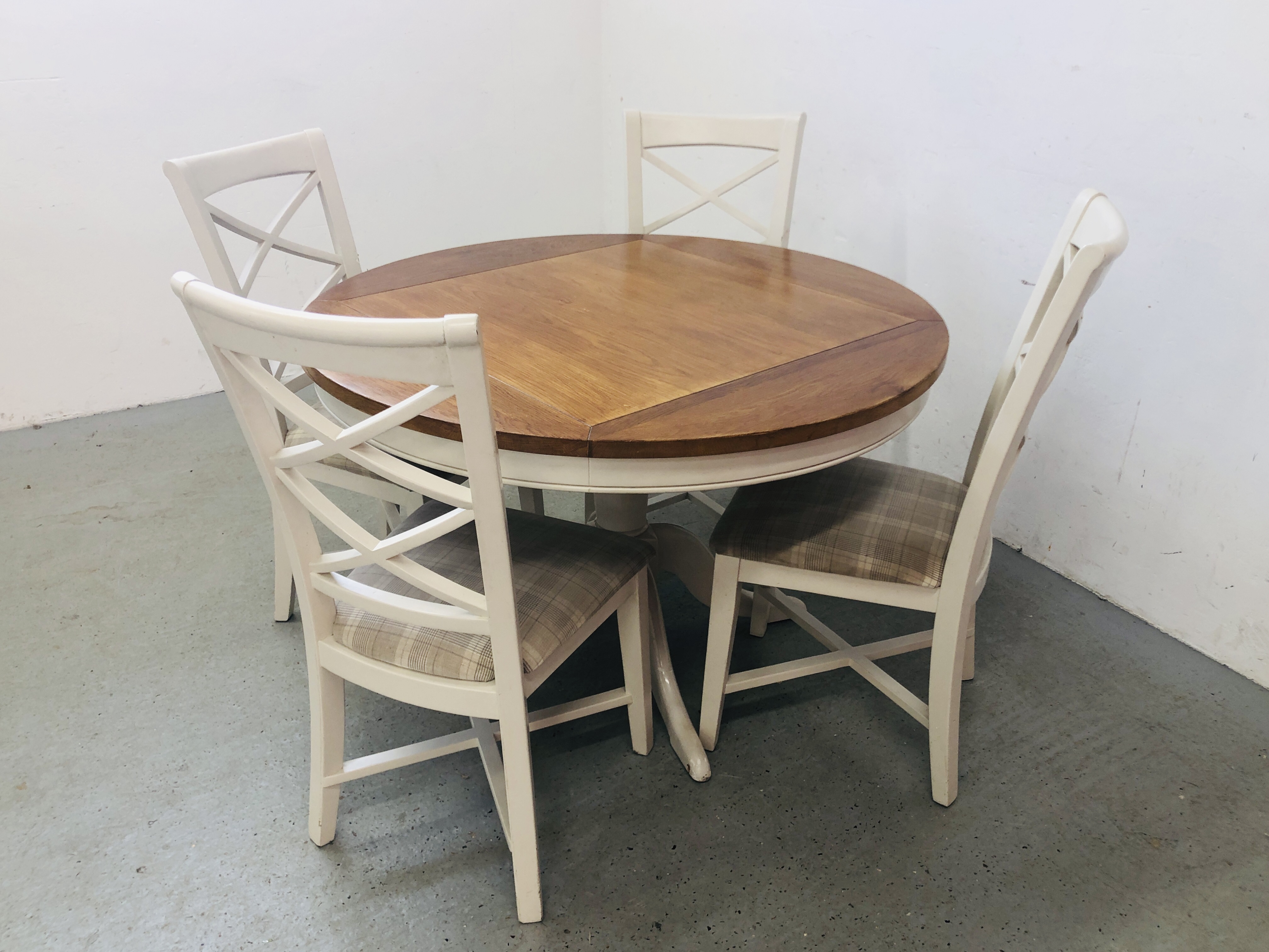 A MODERN CIRCULAR DINING TABLE COMPLETE WITH 4 CHAIRS