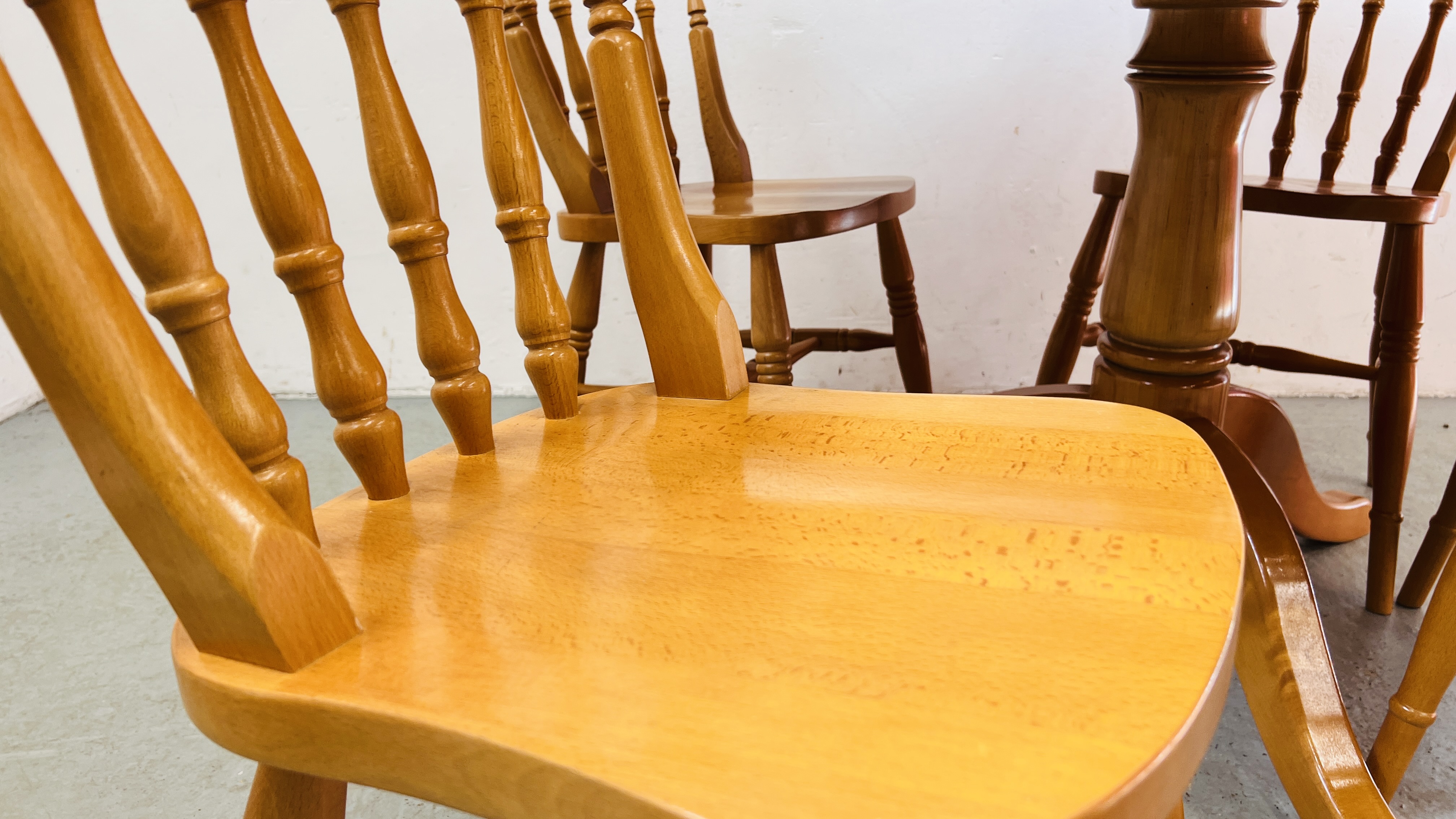 A SOLID MAPLE CIRCULAR TOPPED DINING TABLE ON PEDESTAL BASE ALONG WITH 4 BEACH CHAIRS IN CHERRY - Image 8 of 10