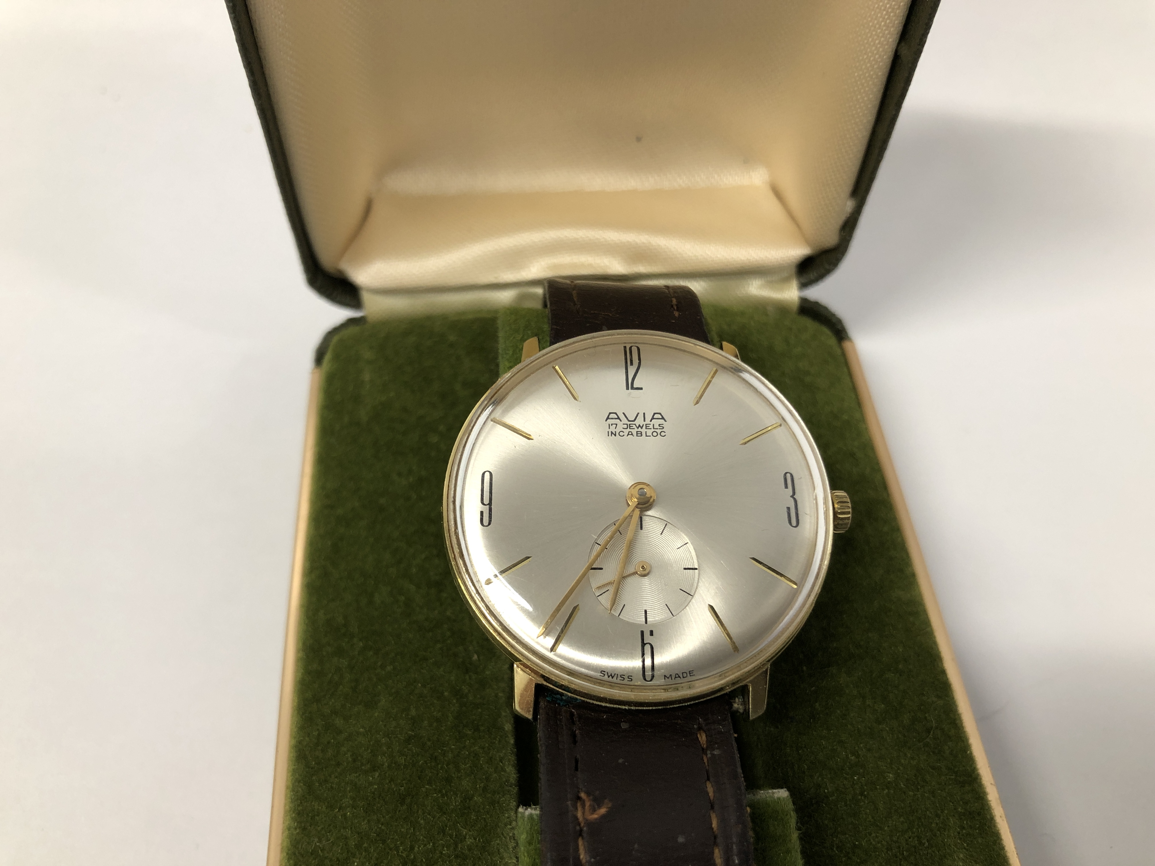 A BOXED AVIA GENTS WRIST WATCH ON LEATHER STRAP. - Image 2 of 6