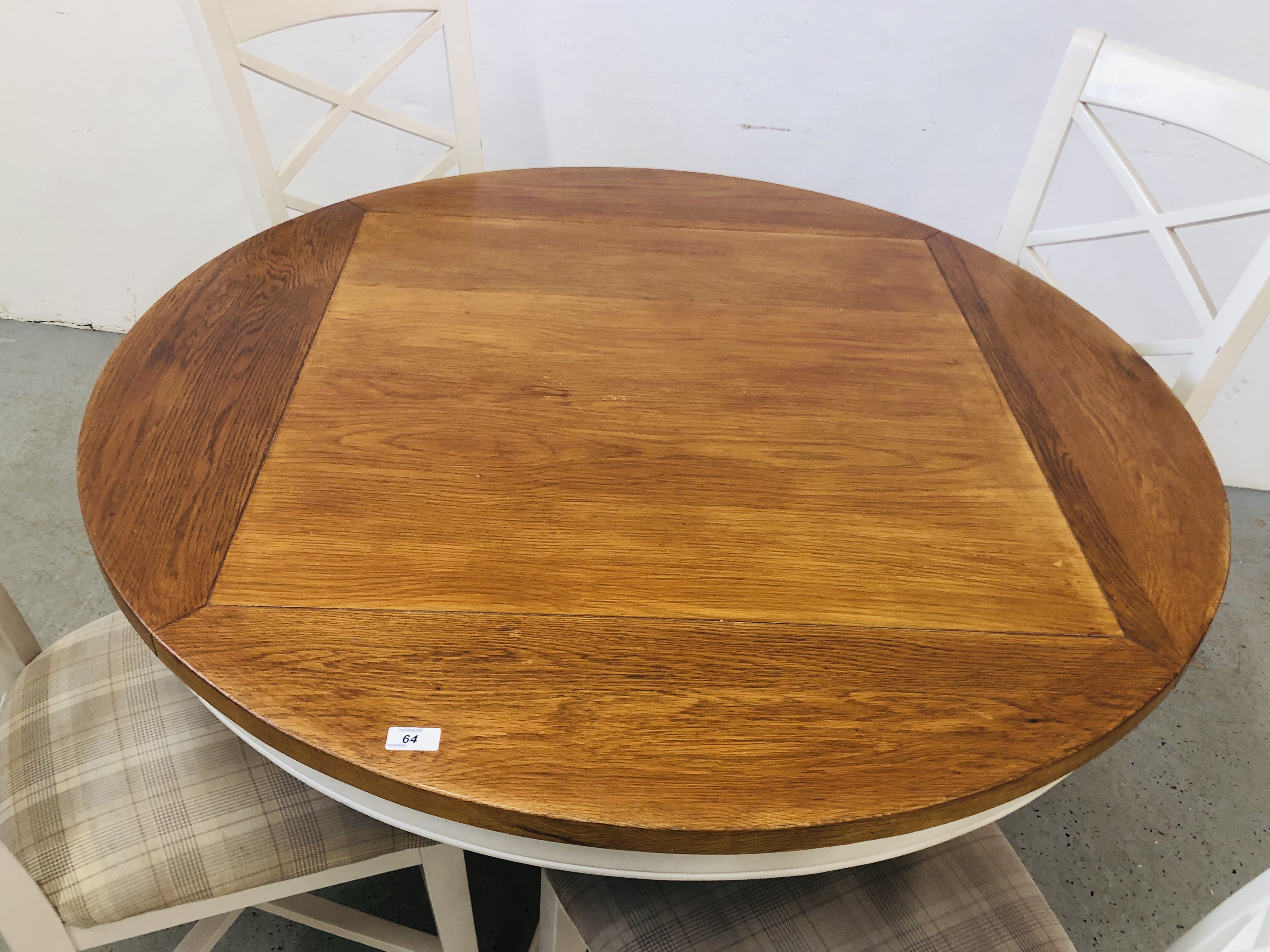 A MODERN CIRCULAR DINING TABLE COMPLETE WITH 4 CHAIRS - Image 2 of 6