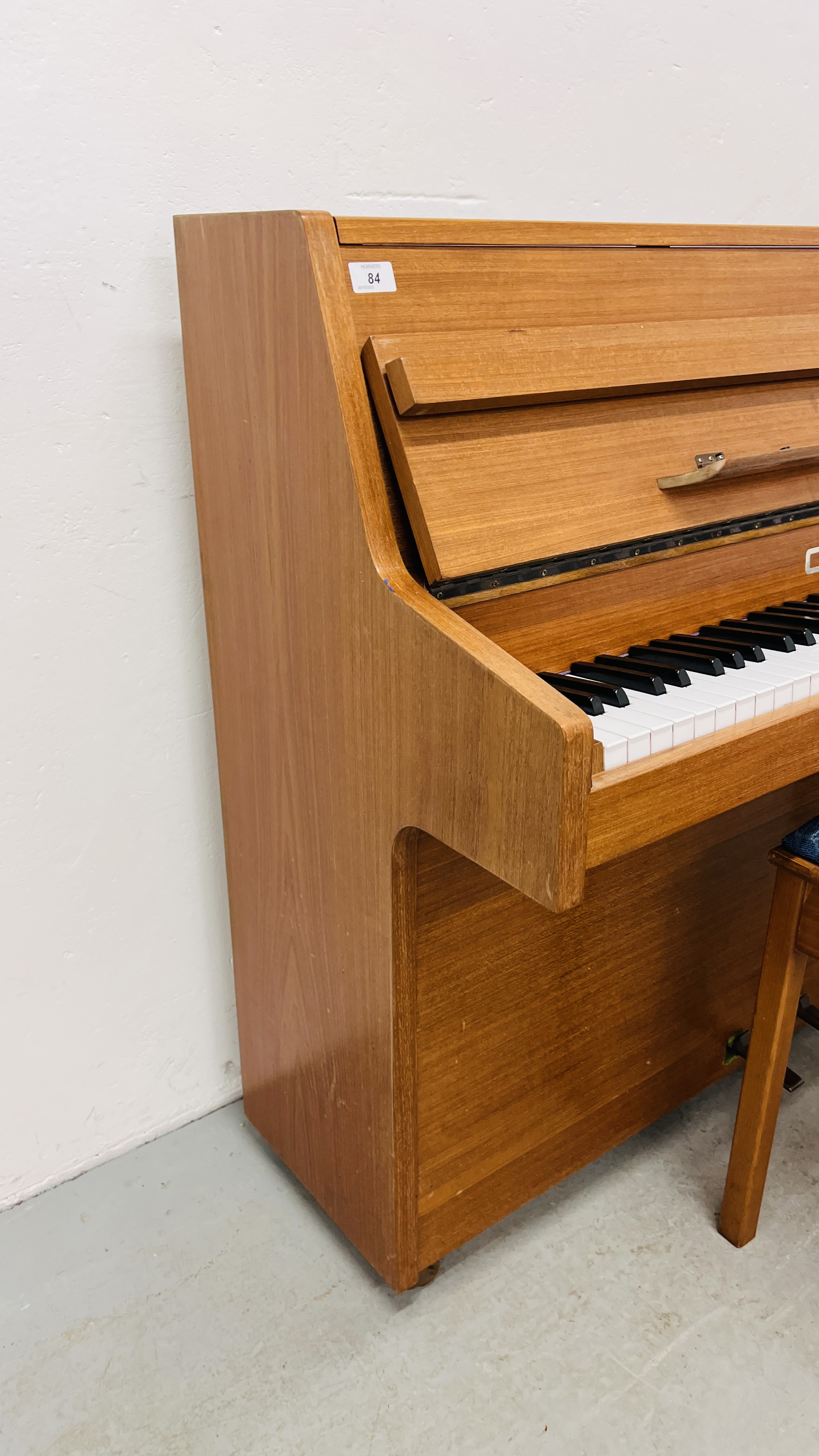 A GILES MODERN OVERSTRUNG UPRIGHT PIANO COMPLETE WITH MUSIC STOOL - Image 7 of 14