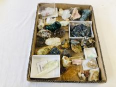 A COLLECTION OF APPROX 32 CRYSTAL AND MINERAL ROCK EXAMPLES TO INCLUDE HIDDENITE, QUARTZ ETC.