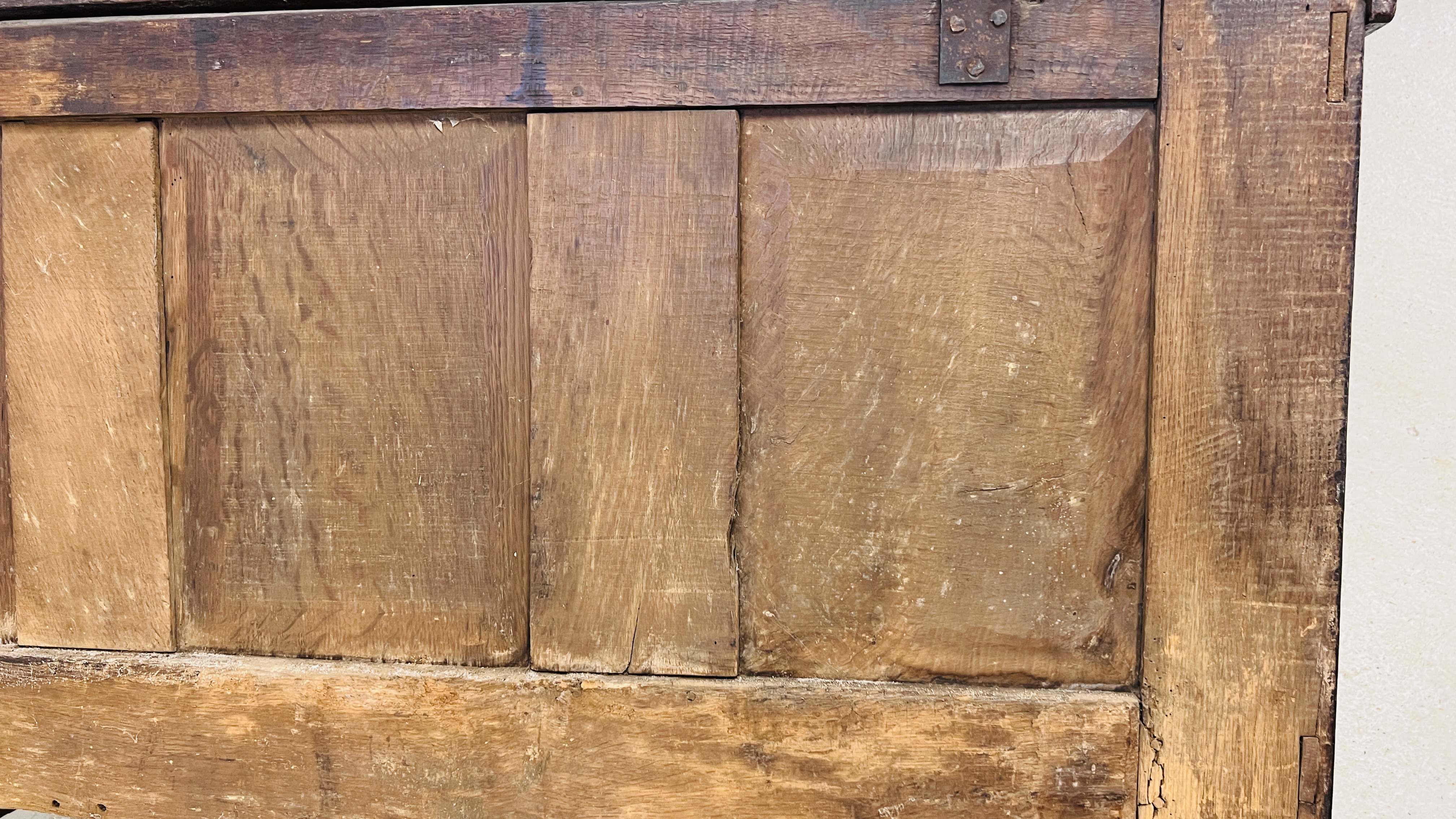 AN EARLY OAK COFFER, THE INTERIOR WITH CANDLE BOX AND TWO SMALL DRAWERS - W 127CM. D 54CM. H 75CM. - Image 23 of 25