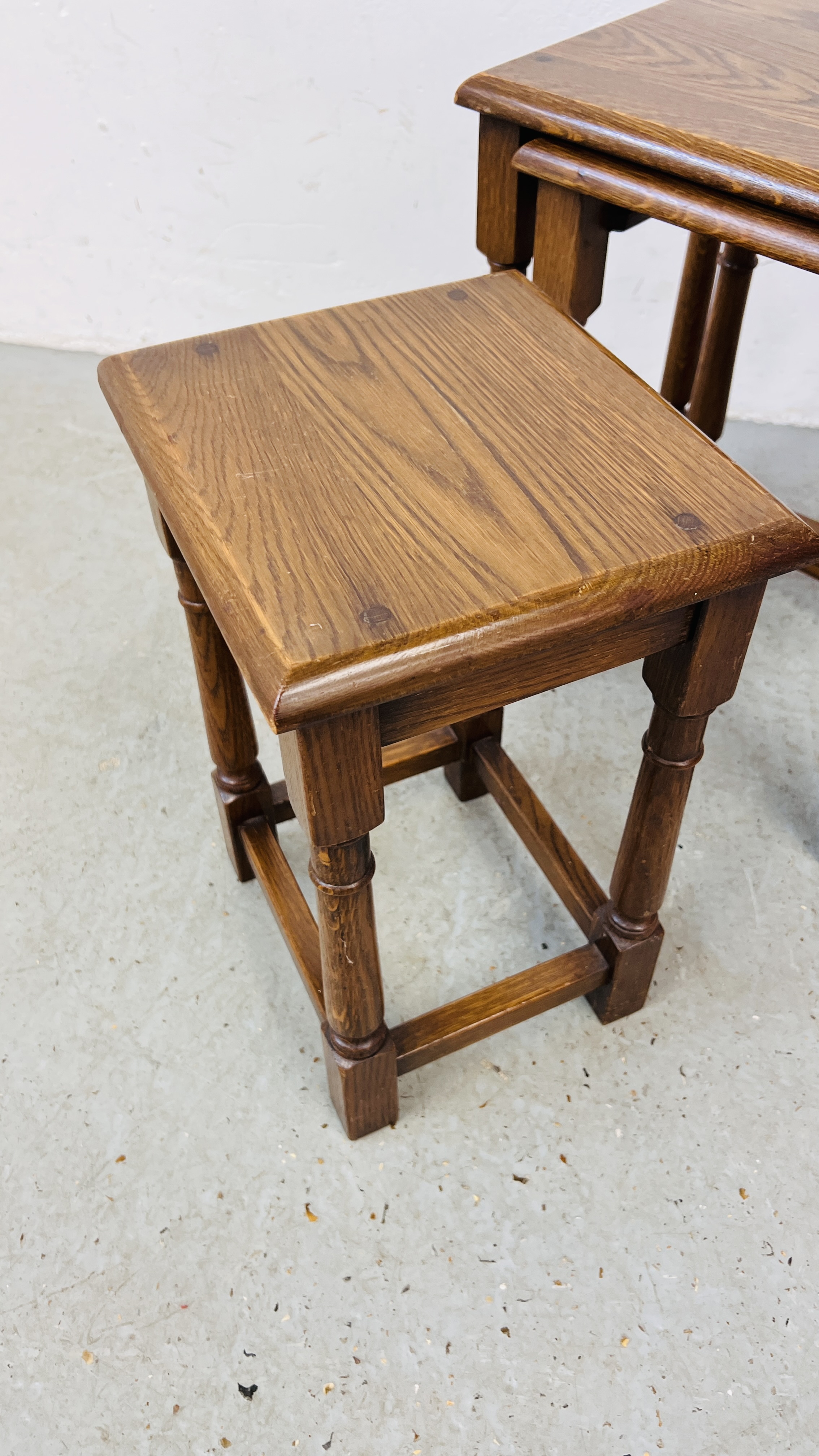 A SET OF GOOD QUALITY SOLID OAK NEST OF THREE TABLES. - Image 5 of 6