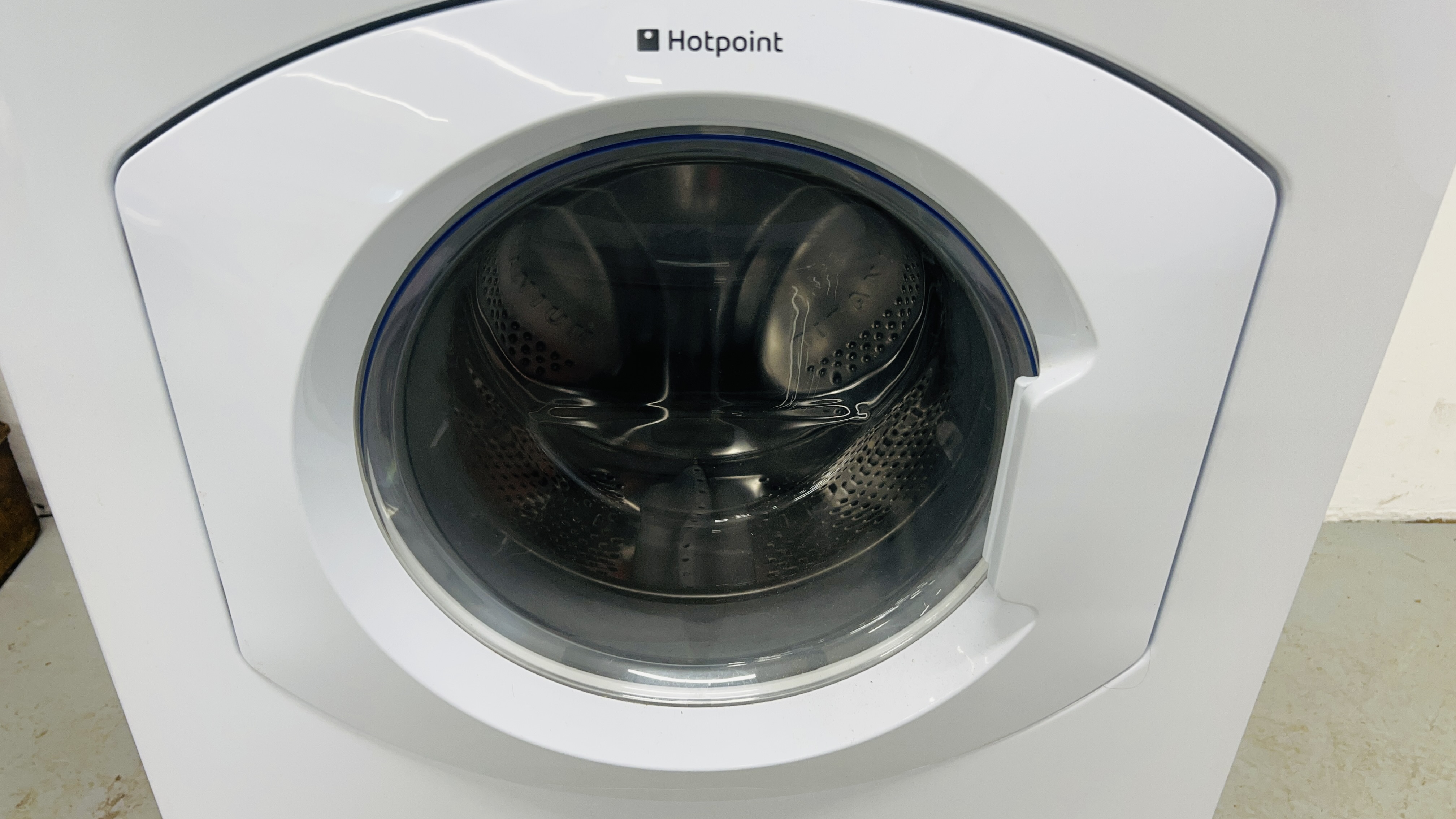 A HOTPOINT AQUARIUS 7KG WASHING MACHINE - SOLD AS SEEN. - Image 4 of 6