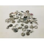 1 BOX OF RETRO AND VINTAGE RHINESTONE & MARCASITE BROOCHES