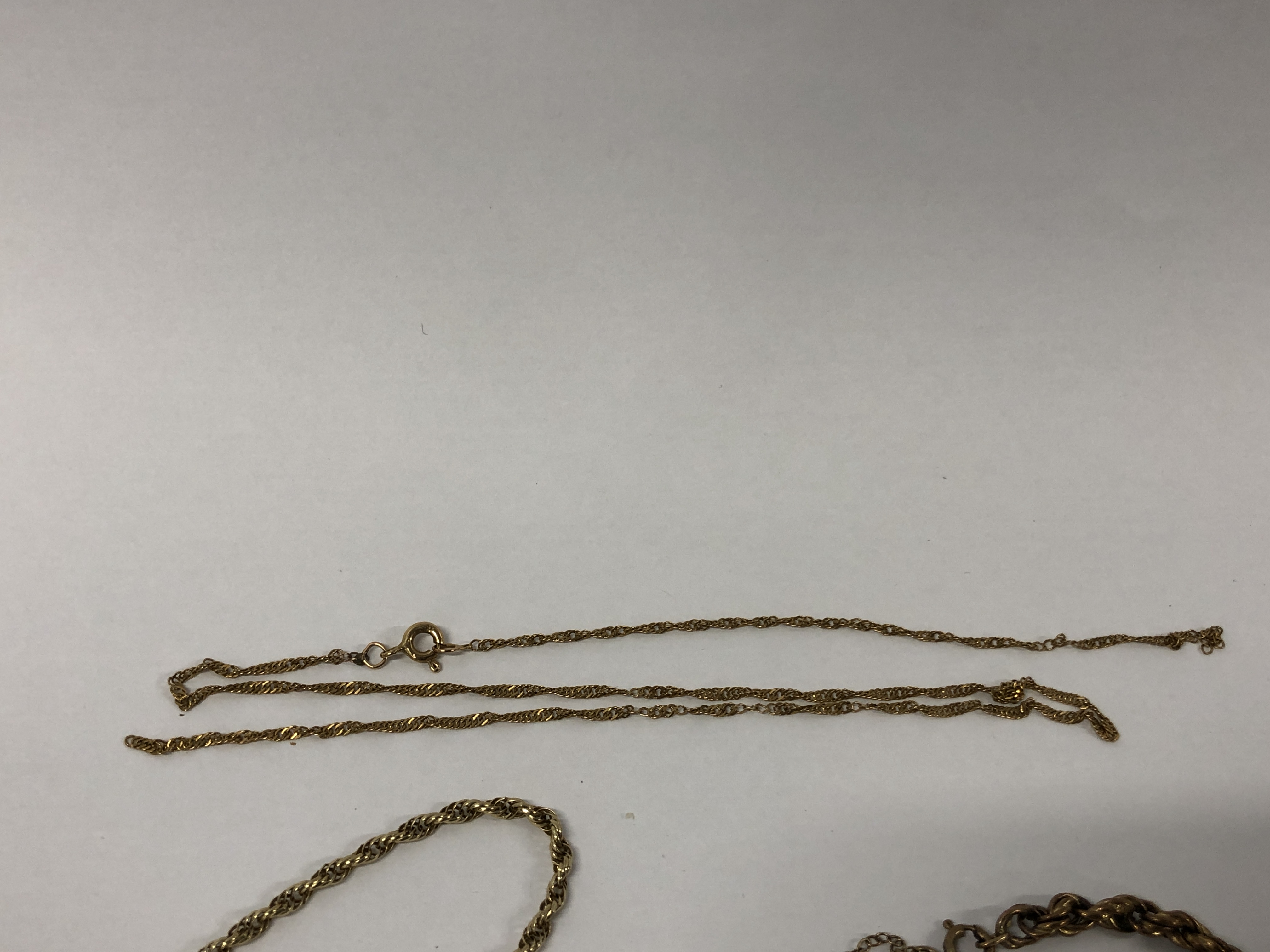 QUANTITY OF 9CT GOLD TO INCLUDE TWO BRACELETS (SAFETY CHAIN A/F) TWO GOLD CROSSES, - Image 5 of 6