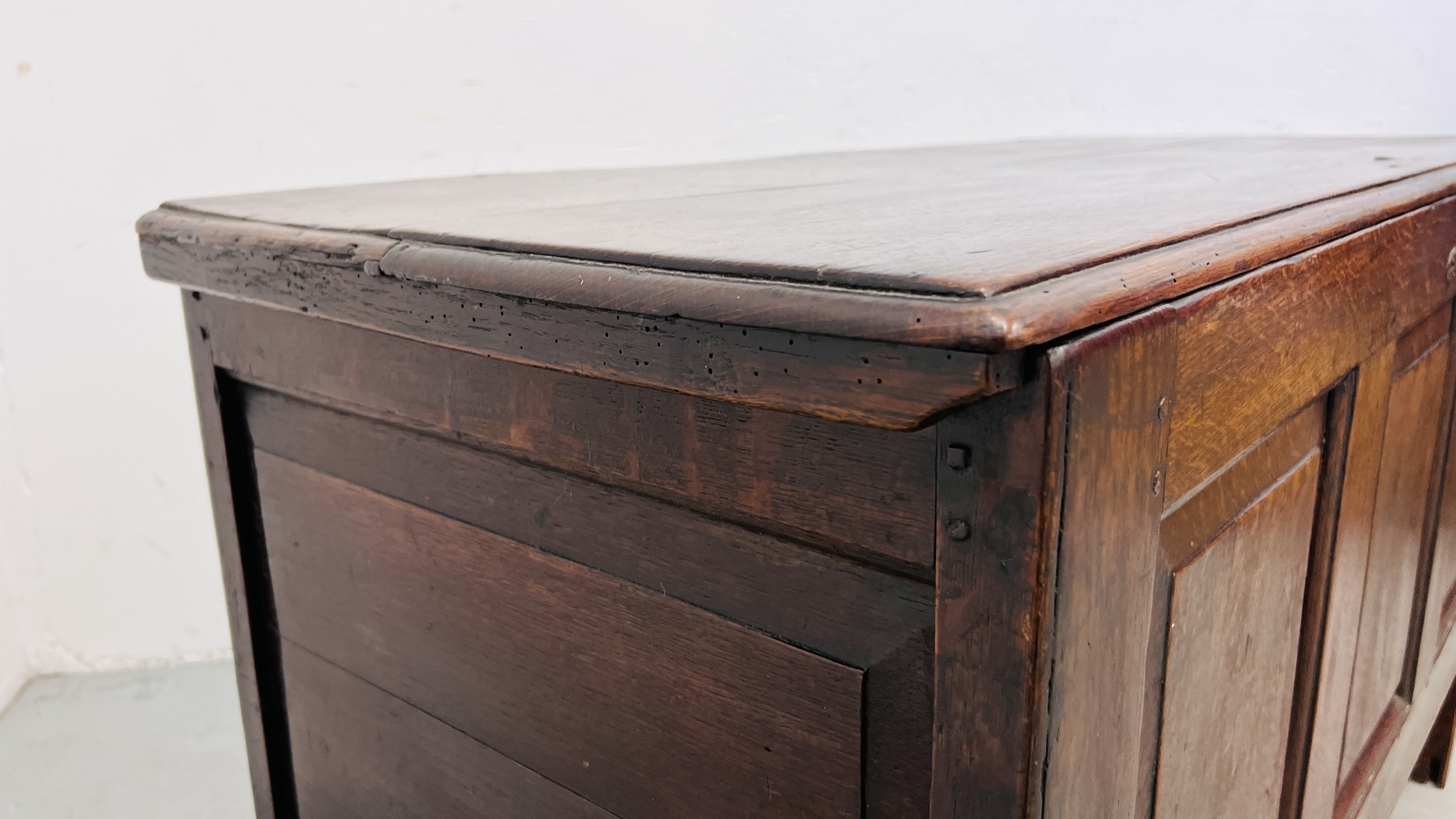 AN EARLY OAK COFFER, THE INTERIOR WITH CANDLE BOX AND TWO SMALL DRAWERS - W 127CM. D 54CM. H 75CM. - Image 5 of 25