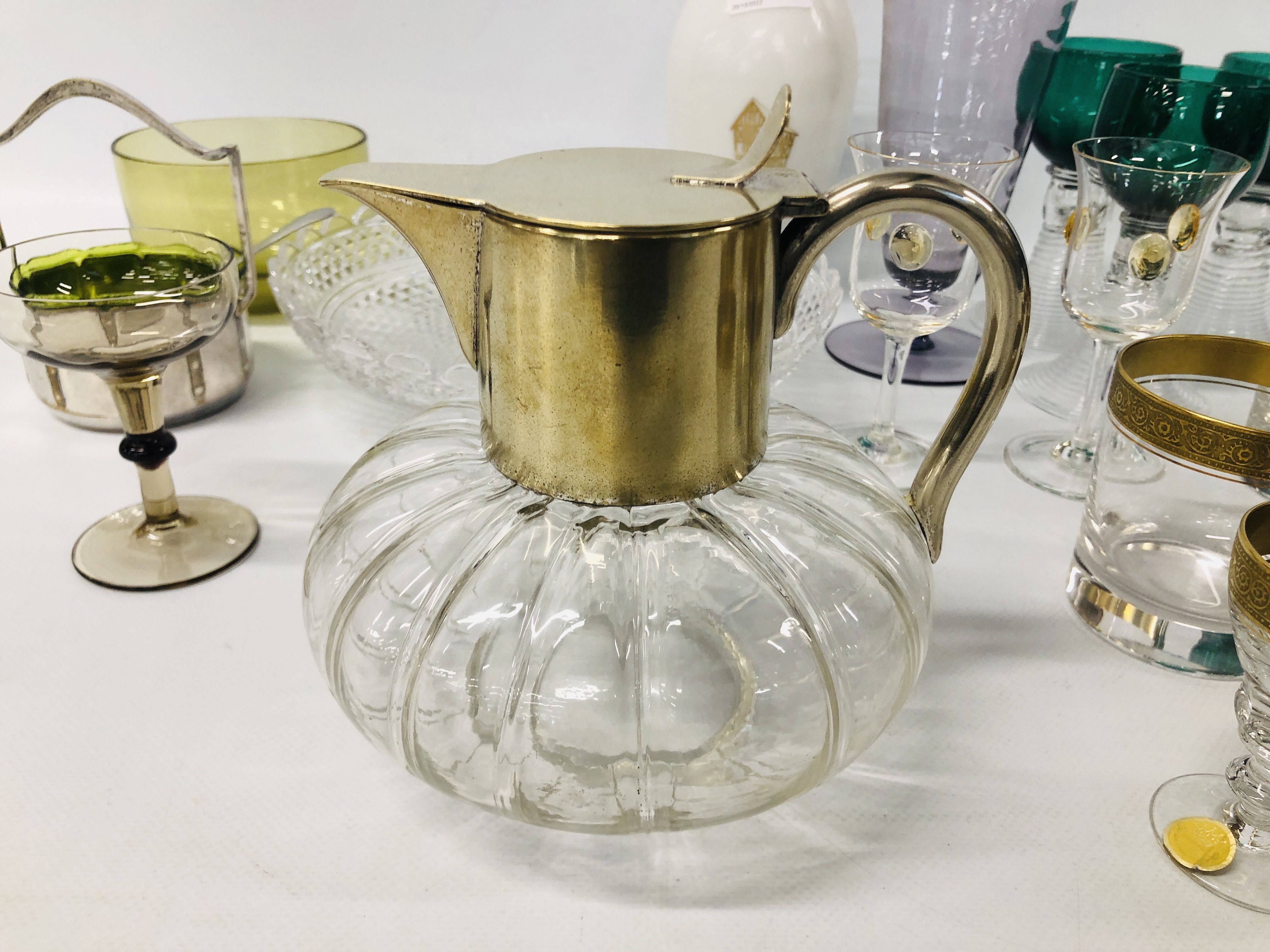 A GROUP OF THERESIENTHAL ACID ETCHED AND GILDED TUMBLERS AND SHERRY GLASSES, - Image 5 of 6