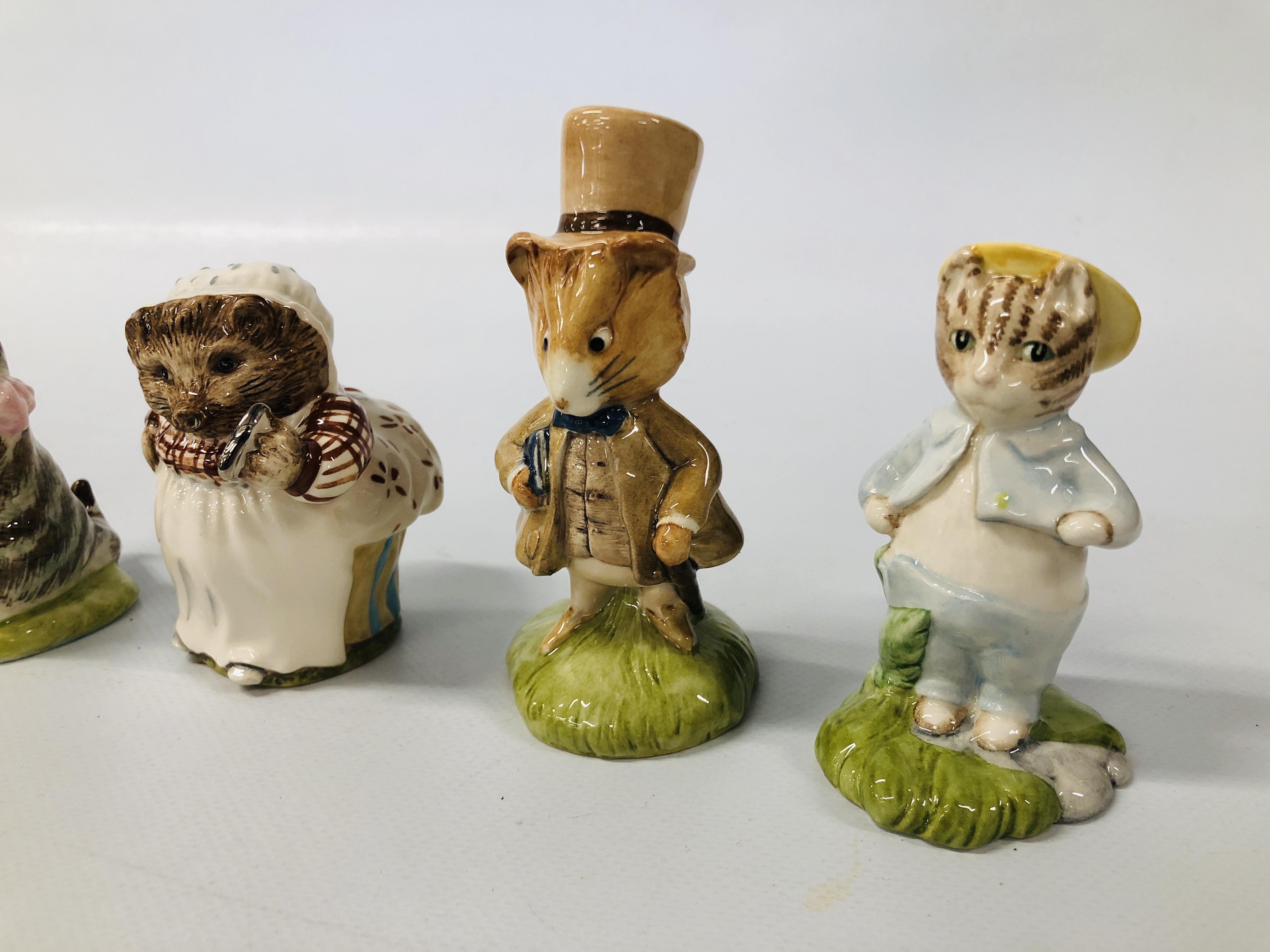 COLLECTION OF 8 X BESWICK BEATRIX POTTER CABINET ORNAMENTS TO INCLUDE 3 GOLD LABELS JEMIMA PUDDLE - Image 4 of 9