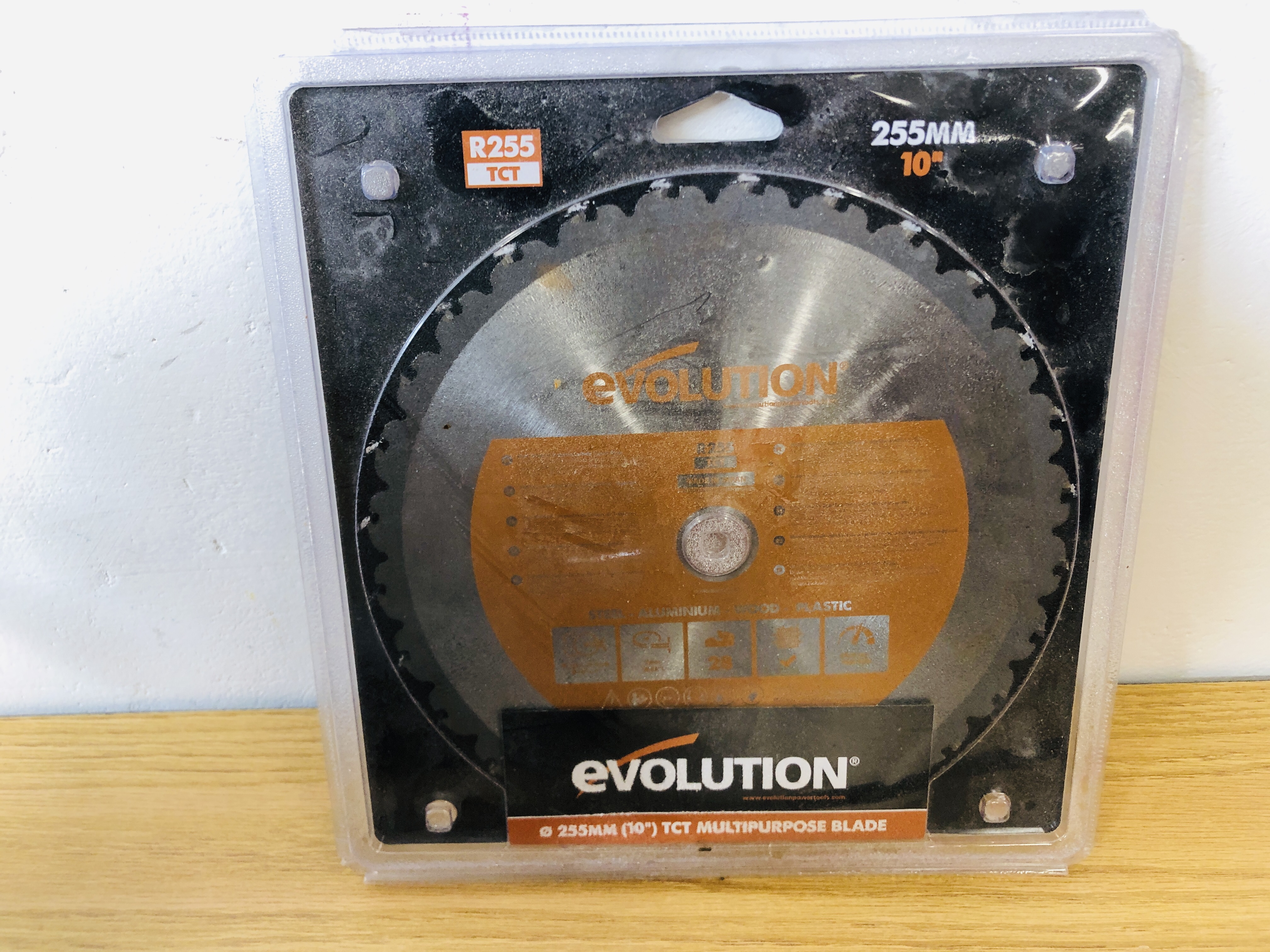 EVOLUTION MULTI MATERIAL CUTTING 335MM TCT CHOP SAW MODEL R355CPS - SOLD AS SEEN. - Image 5 of 5