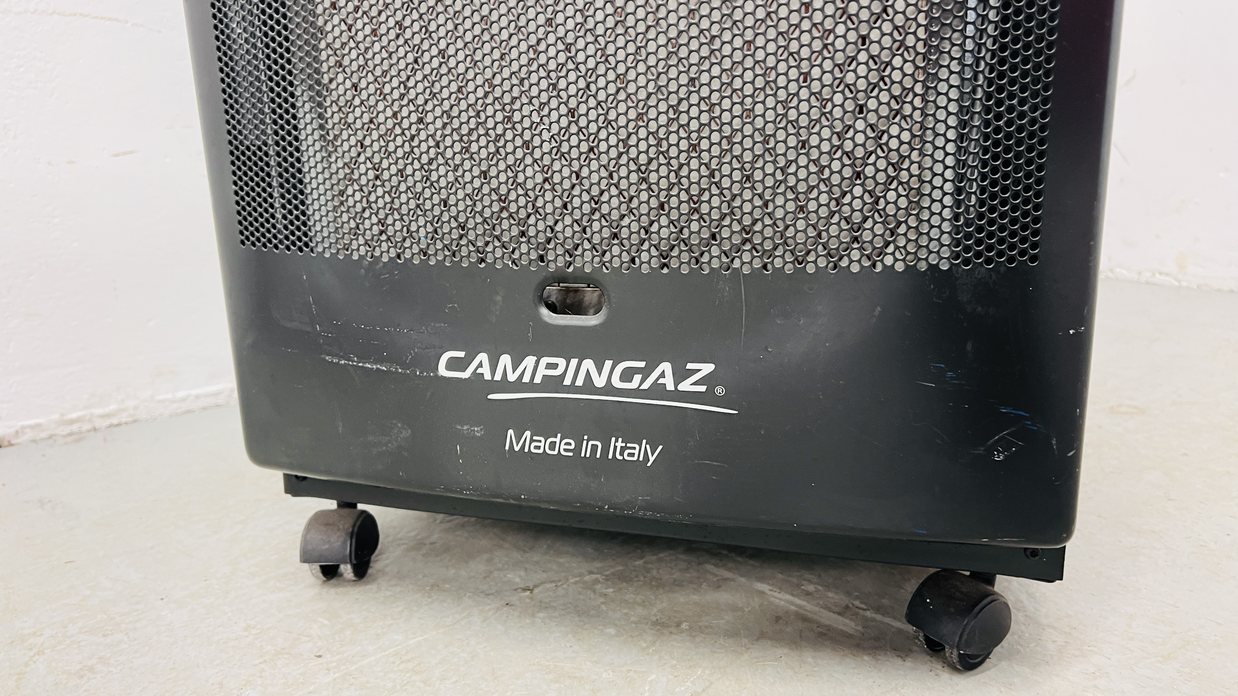 A CAMPINGAZ GAS HEATER - SOLD AS SEEN. - Image 4 of 5