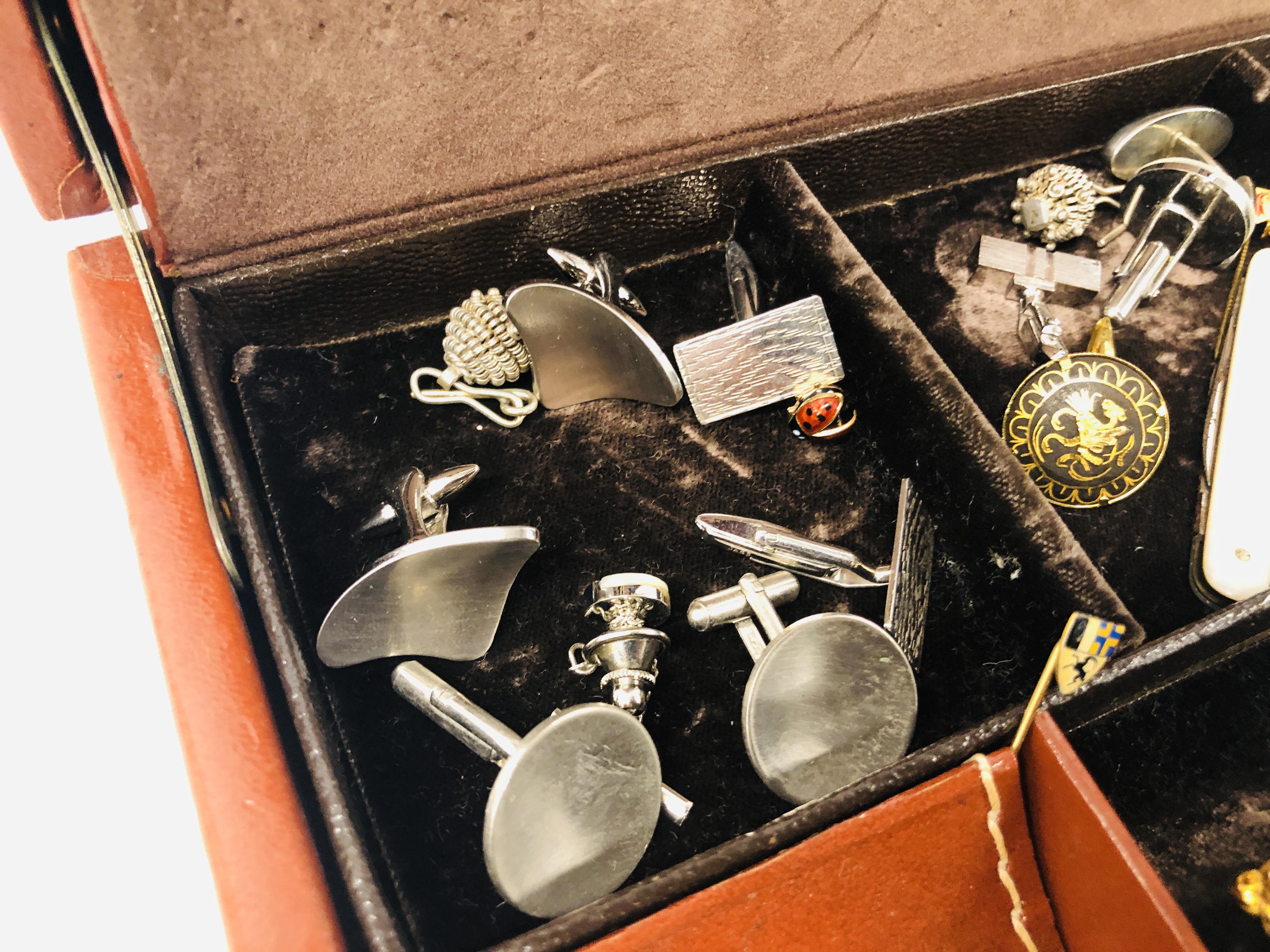 A CASE OF LADIES AND GENT'S JEWELLERY, BROOCHES, CUFF LINKS ETC. - Image 3 of 9