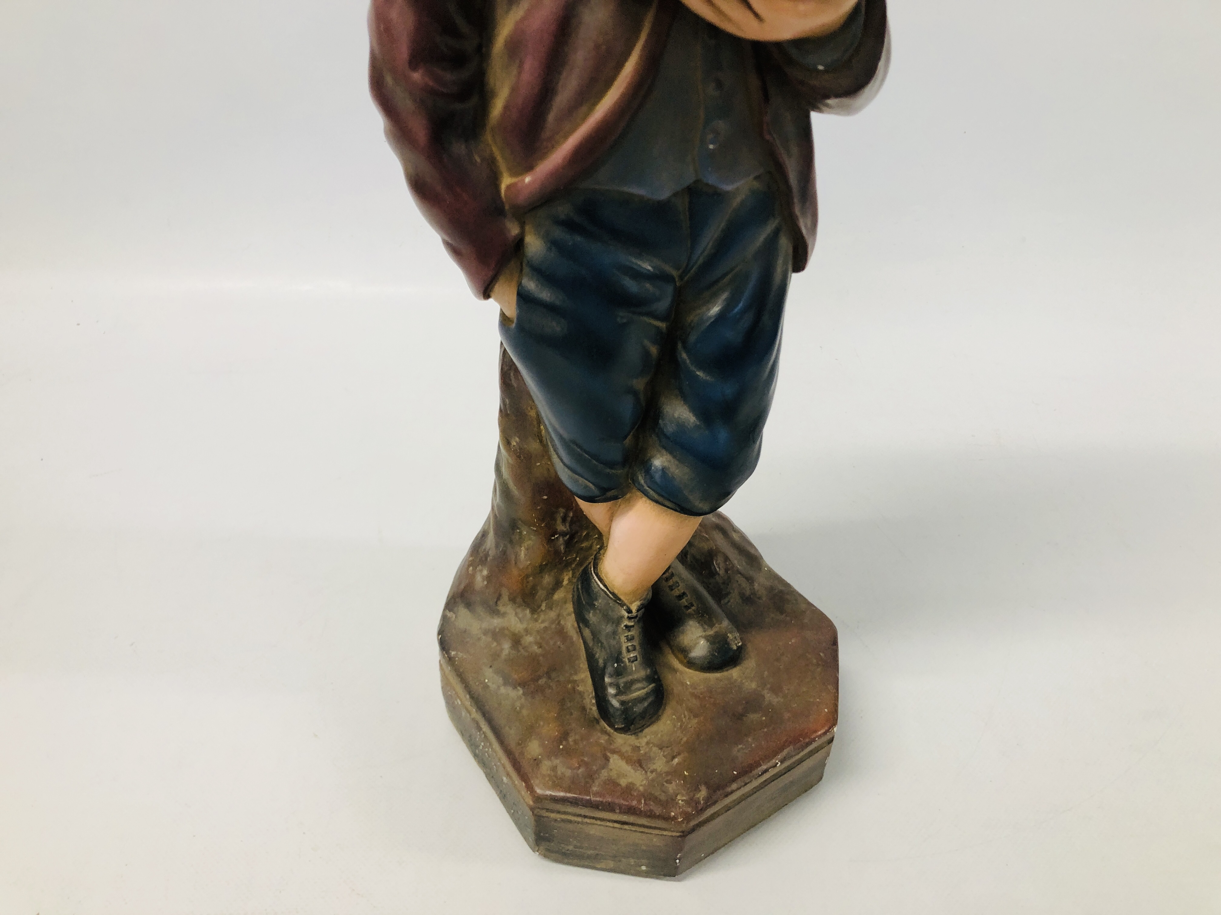 A VINTAGE POLYCHROME PLASTER STUDY OF A YOUNG BOY READING "INTERIORS No 12" HEIGHT 50CM. - Image 5 of 7