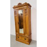 AN EDWARDIAN SATINWOOD SINGLE DOOR WARDROBE WITH CENTRAL MIRROR AND CARVED PANELS, DRAWER TO BASE,