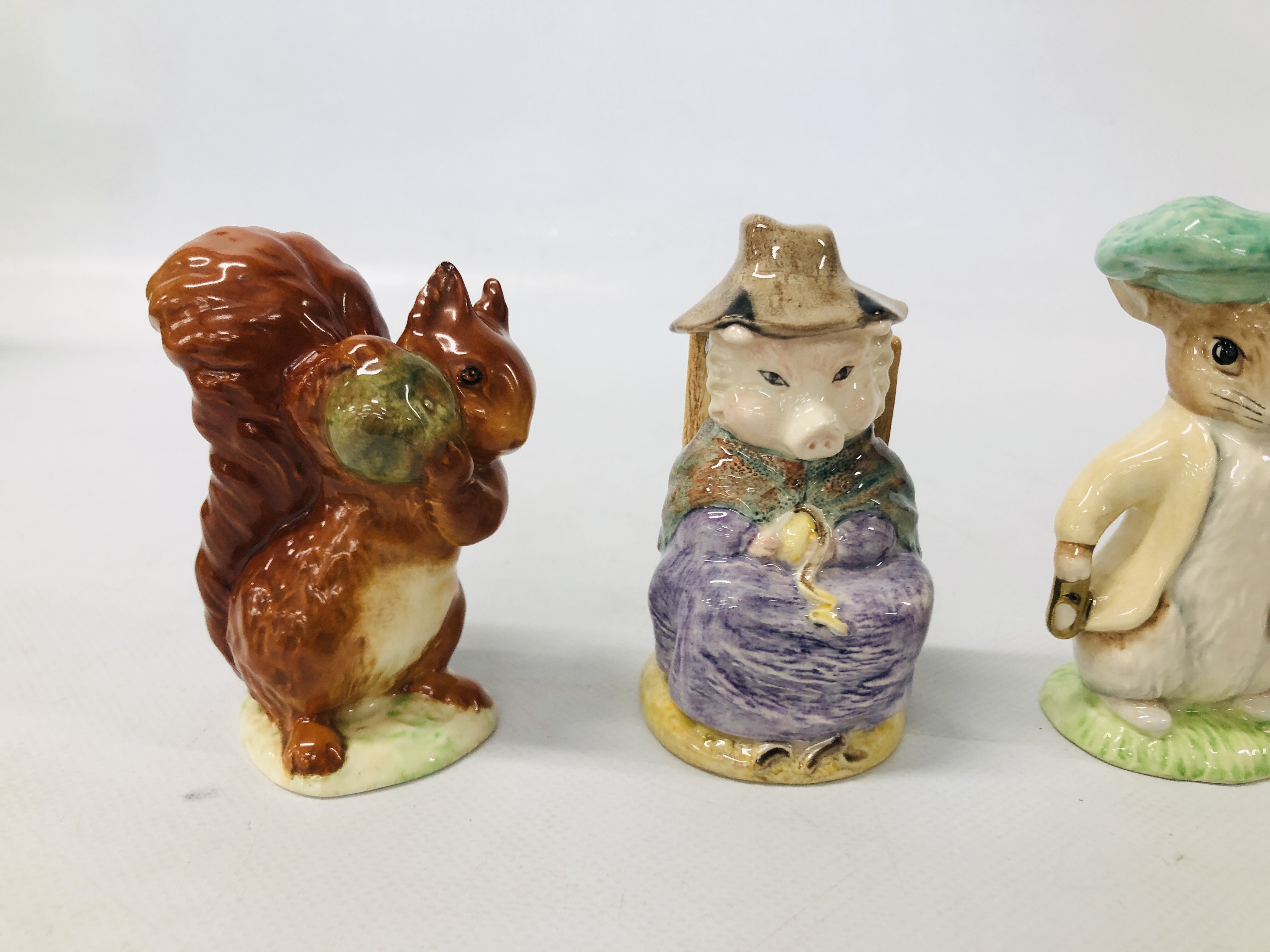 COLLECTION OF 8 X BESWICK BEATRIX POTTER CABINET ORNAMENTS TO INCLUDE 3 GOLD LABELS JEMIMA PUDDLE - Image 2 of 9