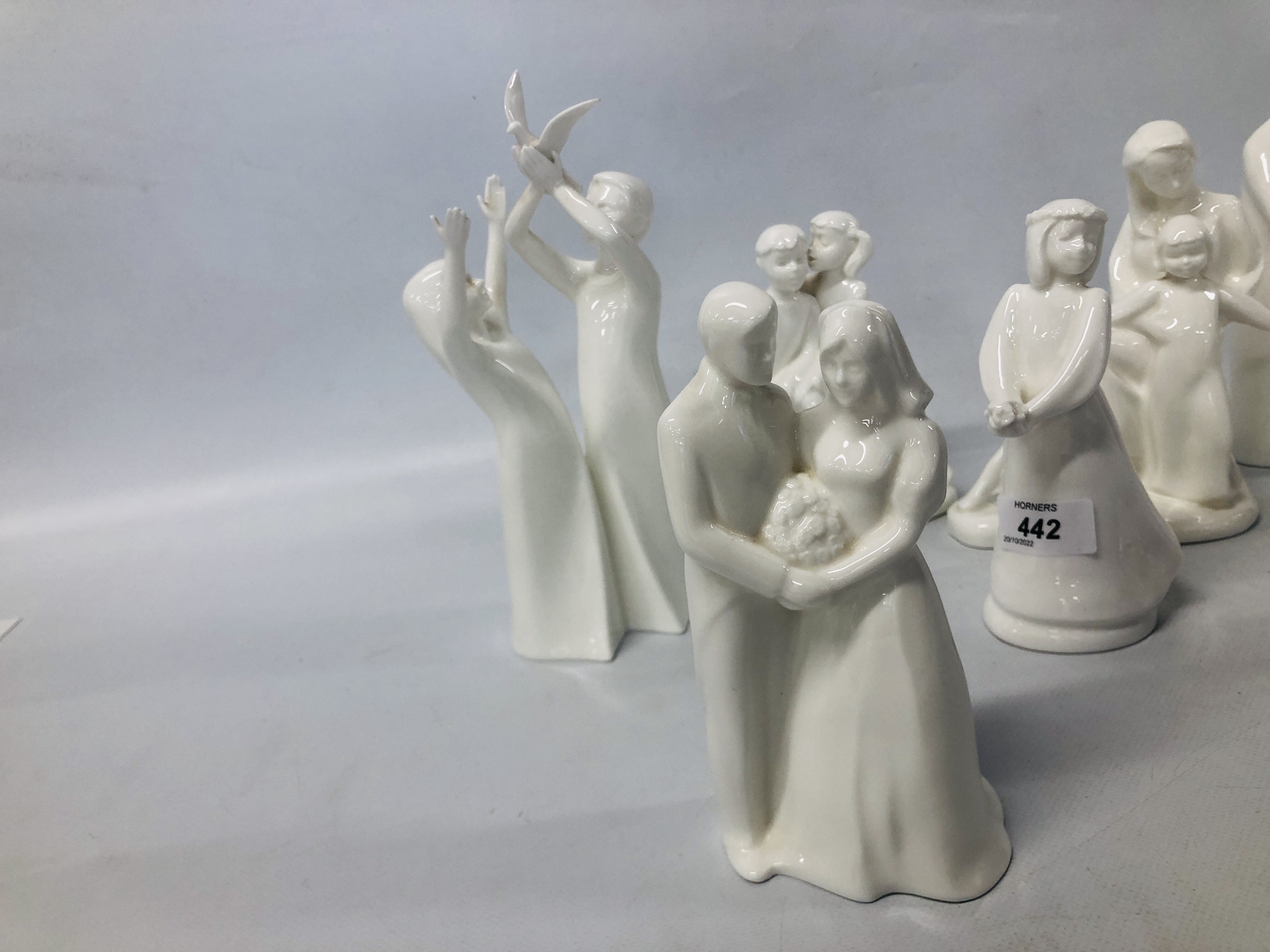 COLLECTION OF 8 ROYAL DOULTON CABINET ORNAMENTS - Image 5 of 6