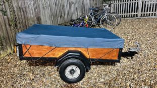 A THREE WHEEL SINGLE AXLE CAR TRAILER WITH COVER 155CM X 95CM.