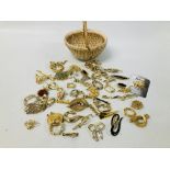 BASKET OF VINTAGE & RETRO CRYSTAL AND PEARL BROOCHES