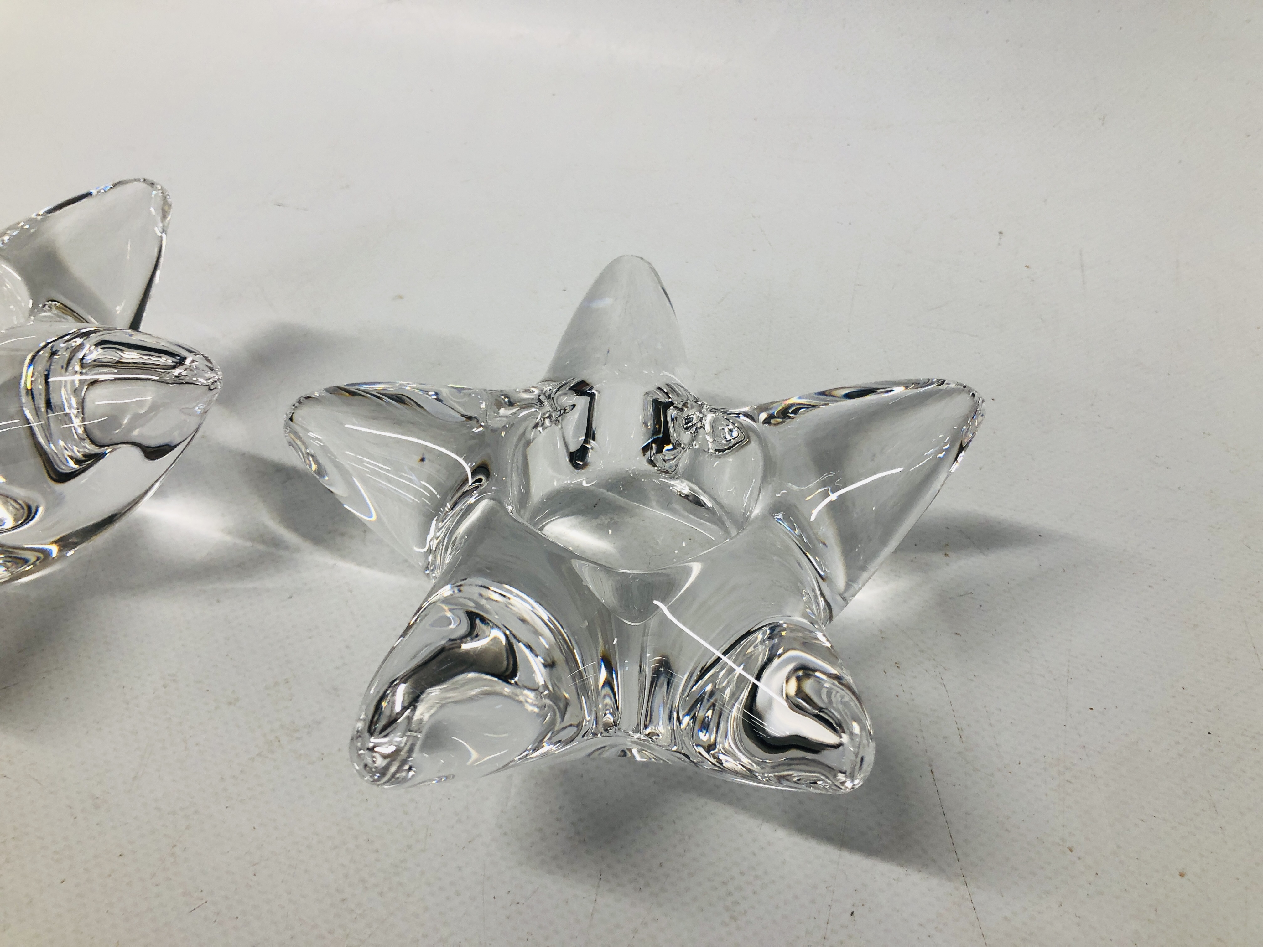 A PAIR OF SIGNED ORREFROS SWEDEN STARFISH TEA LIGHTS, W 13CM. - Image 2 of 3