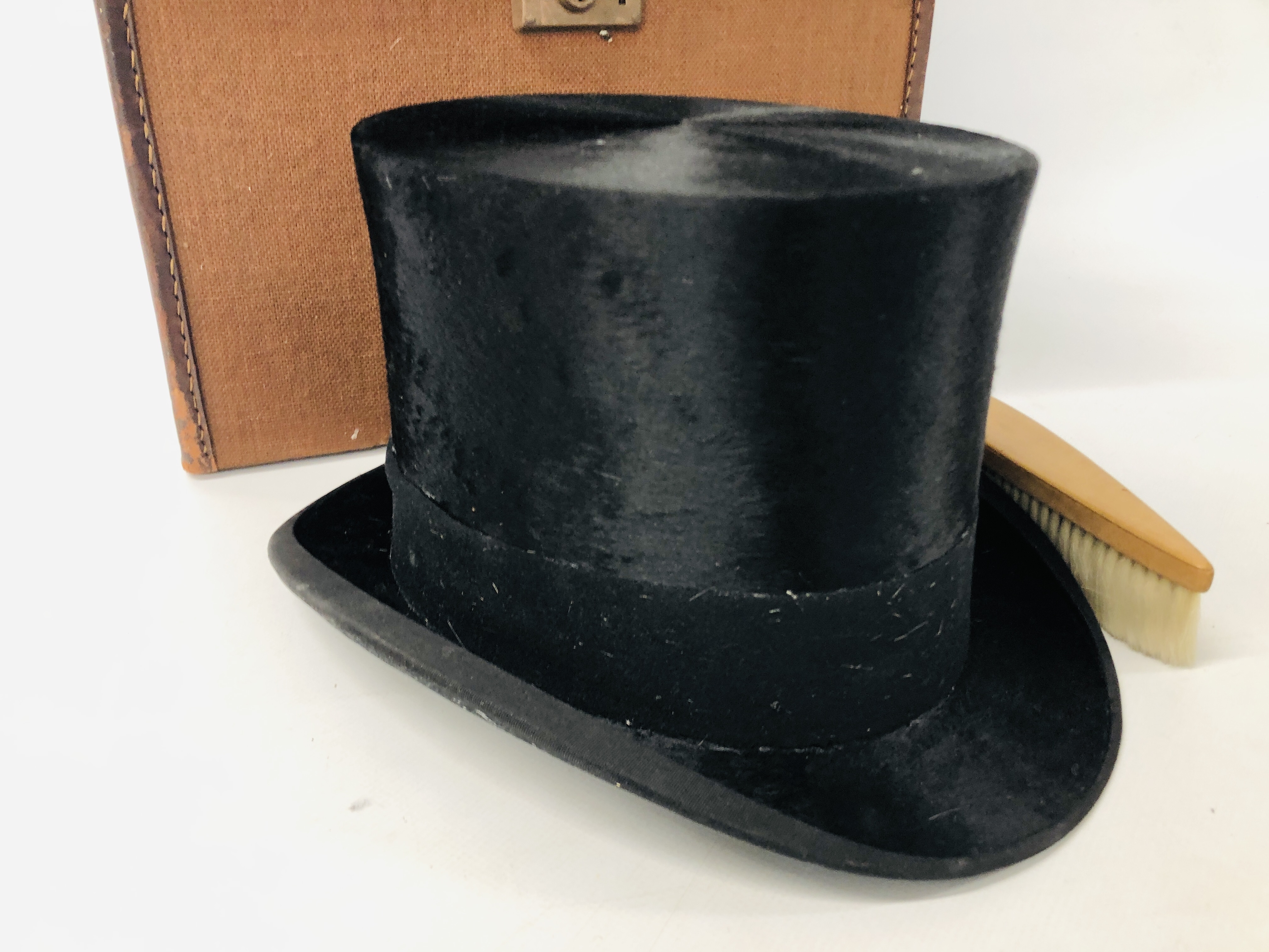 TWO VINTAGE GENT'S TOP HATS TO INCLUDE A SILK "HENRY HEATH" EXAMPLE ALONG WITH A FOLDABLE "AUSTIN - Image 2 of 11