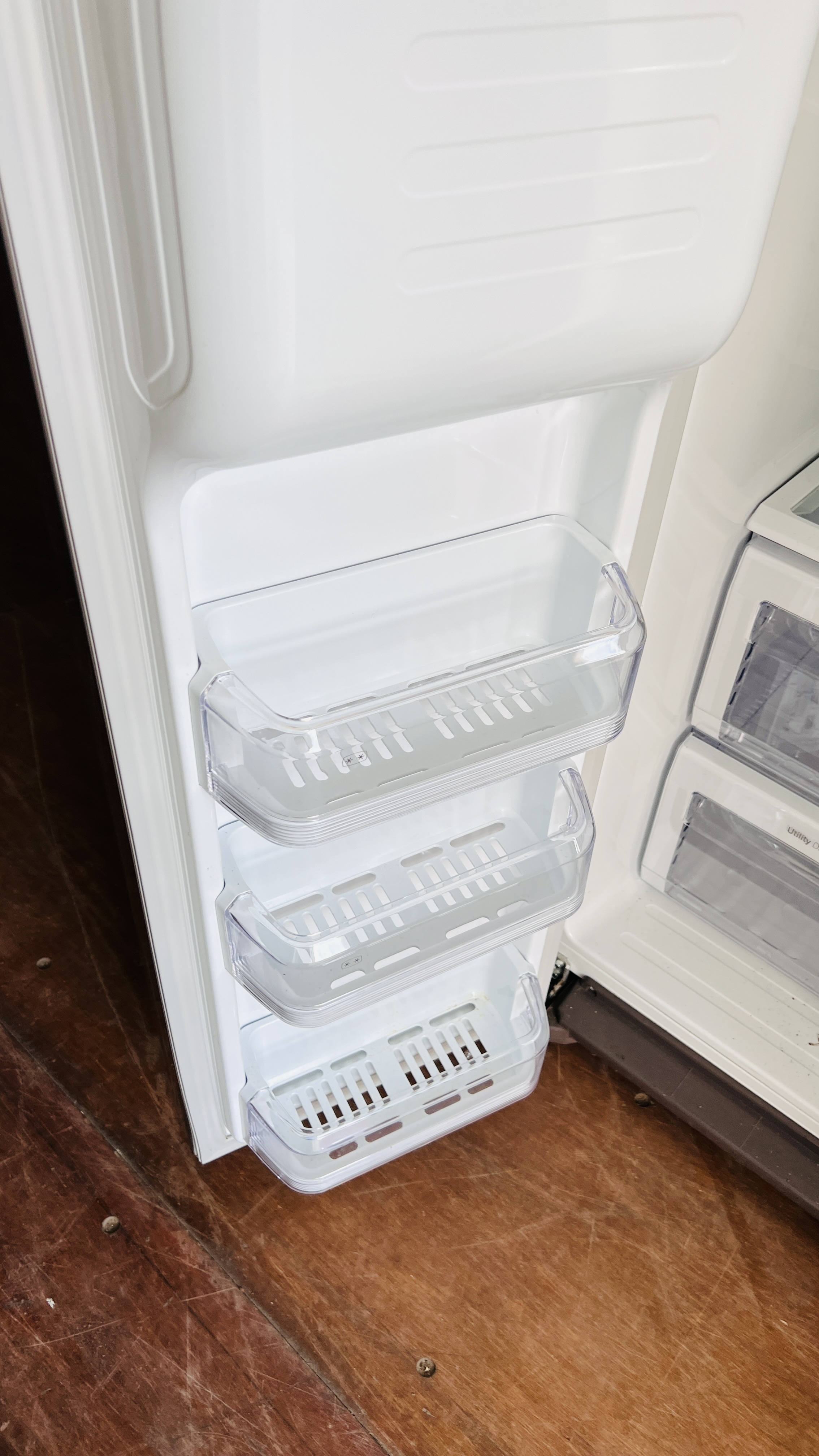 A SAMSUNG AMERICAN STYLE FRIDGE WITH ICED WATER MACHINE - SOLD AS SEEN - Image 10 of 16