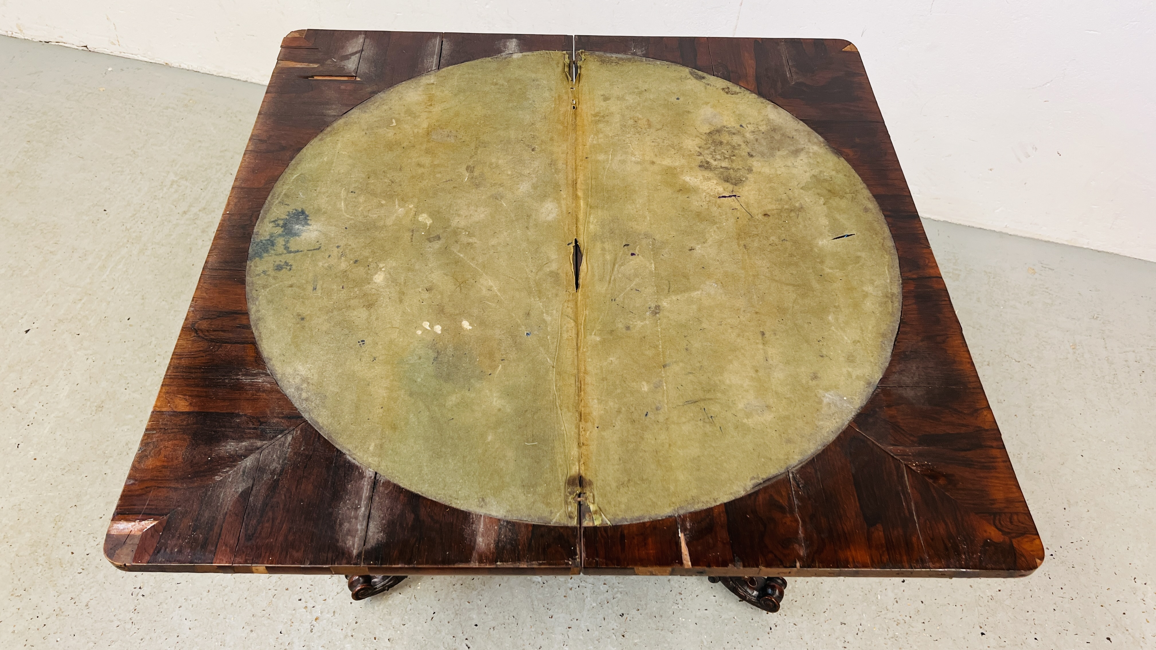 ANTIQUE ROSEWOOD FINISH FOLDING CARD TABLE WITH SCROLLED FEET AND CARVED DETAILING ON SINGLE - Image 14 of 16