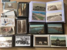 BOX WITH YARMOUTH AND GORLESTON POSTCARDS IN FIVE FOLDERS AND LOOSE (APPROX 200)