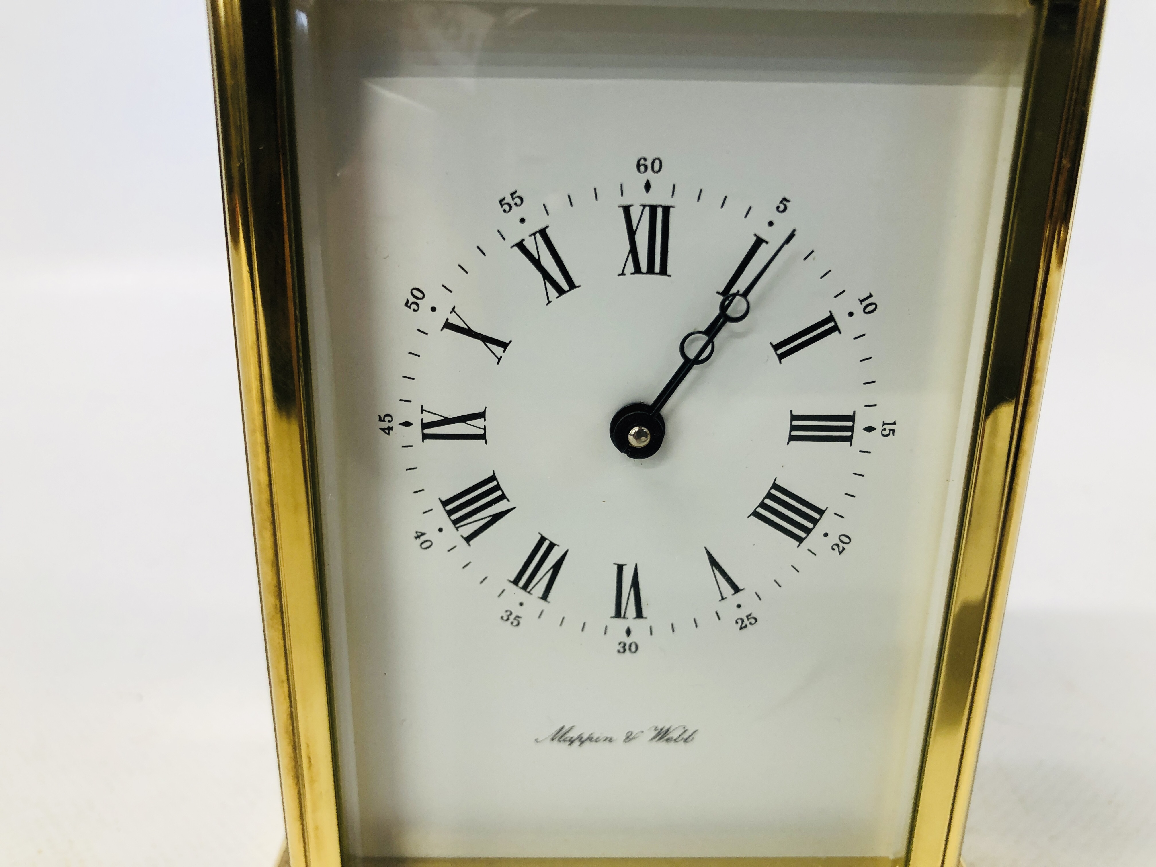 A MAPPIN AND WEBB MODERN BRASS CASED CARRIAGE CLOCK WITH PRESENTATION PLAQUE TO REVERSE HEIGHT 13. - Image 2 of 6