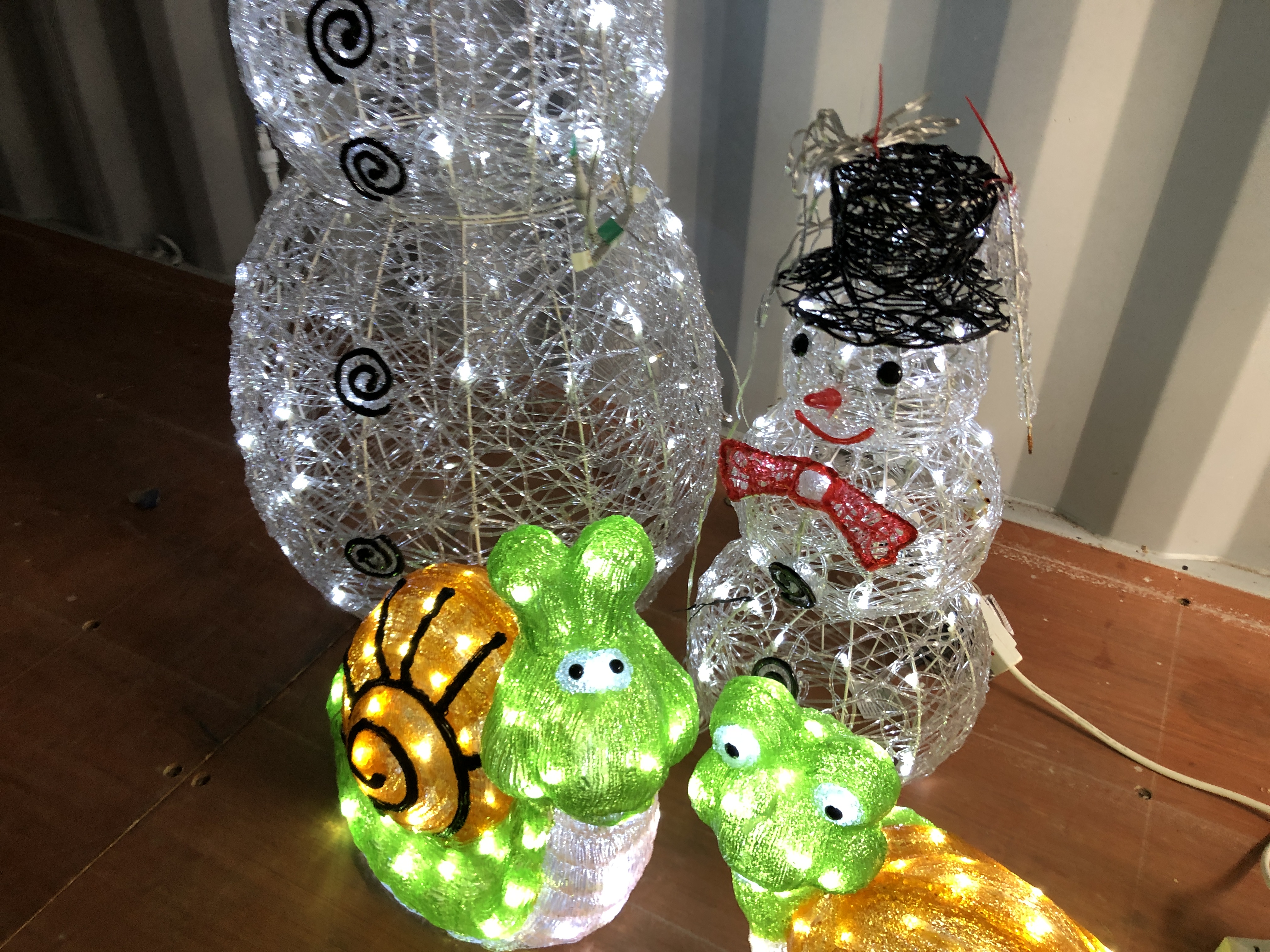 TWO GRADUATED CHRISTMAS LED LIGHT UP SNOWMEN (HEIGHT 125CM. AND HEIGHT 60CM. - Image 3 of 4