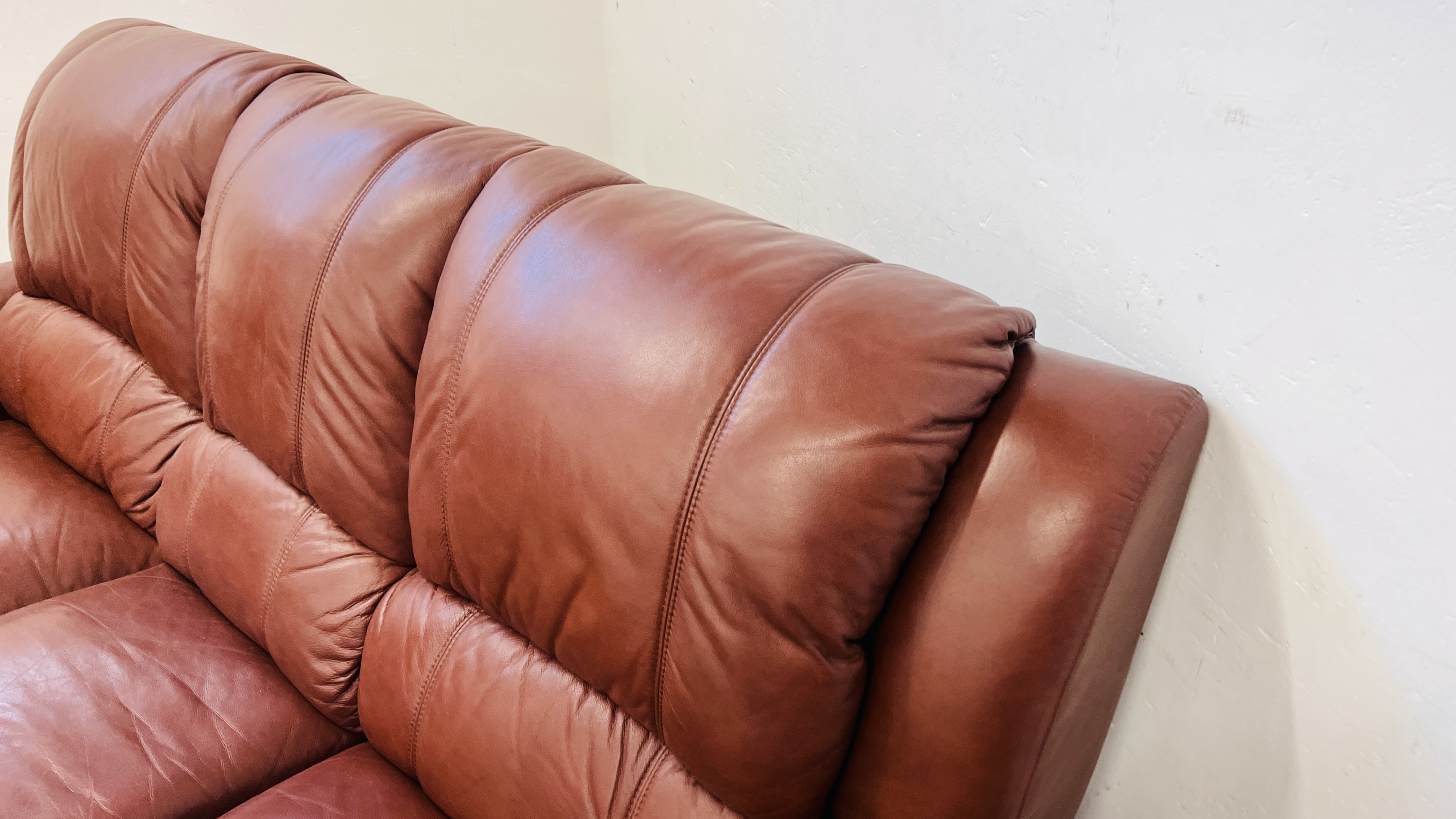 DESIGNER 3 SEATER BROWN LEATHER SOFA - Image 7 of 15