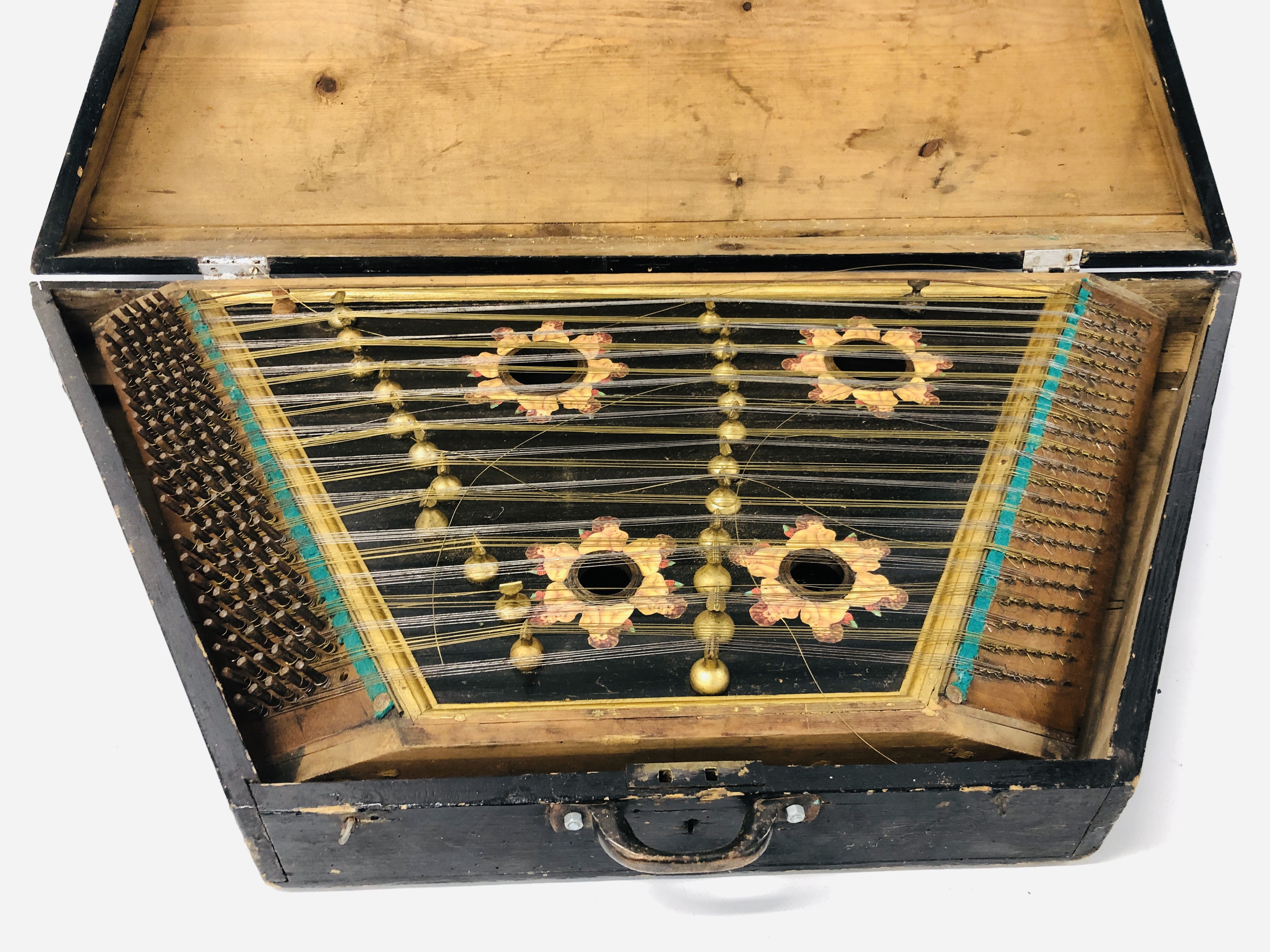 A VINTAGE DULCIMERS IN FITTED WOODEN CASE