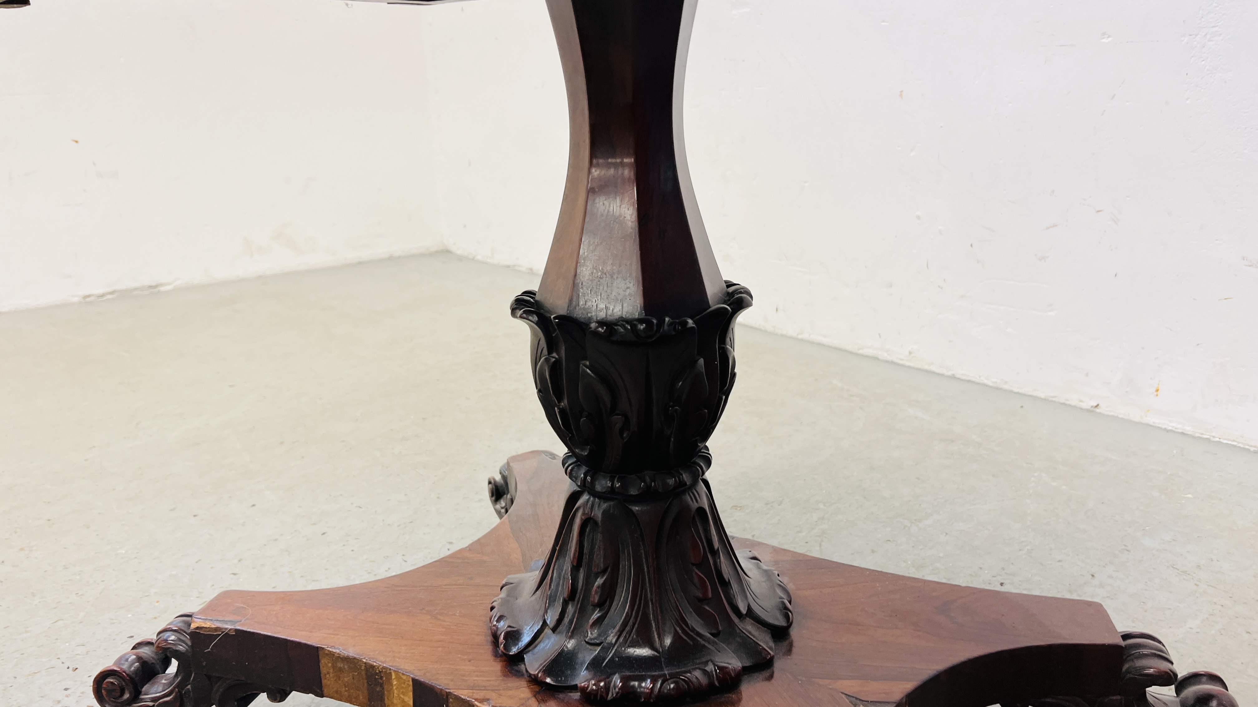 ANTIQUE ROSEWOOD FINISH FOLDING CARD TABLE WITH SCROLLED FEET AND CARVED DETAILING ON SINGLE - Image 5 of 16