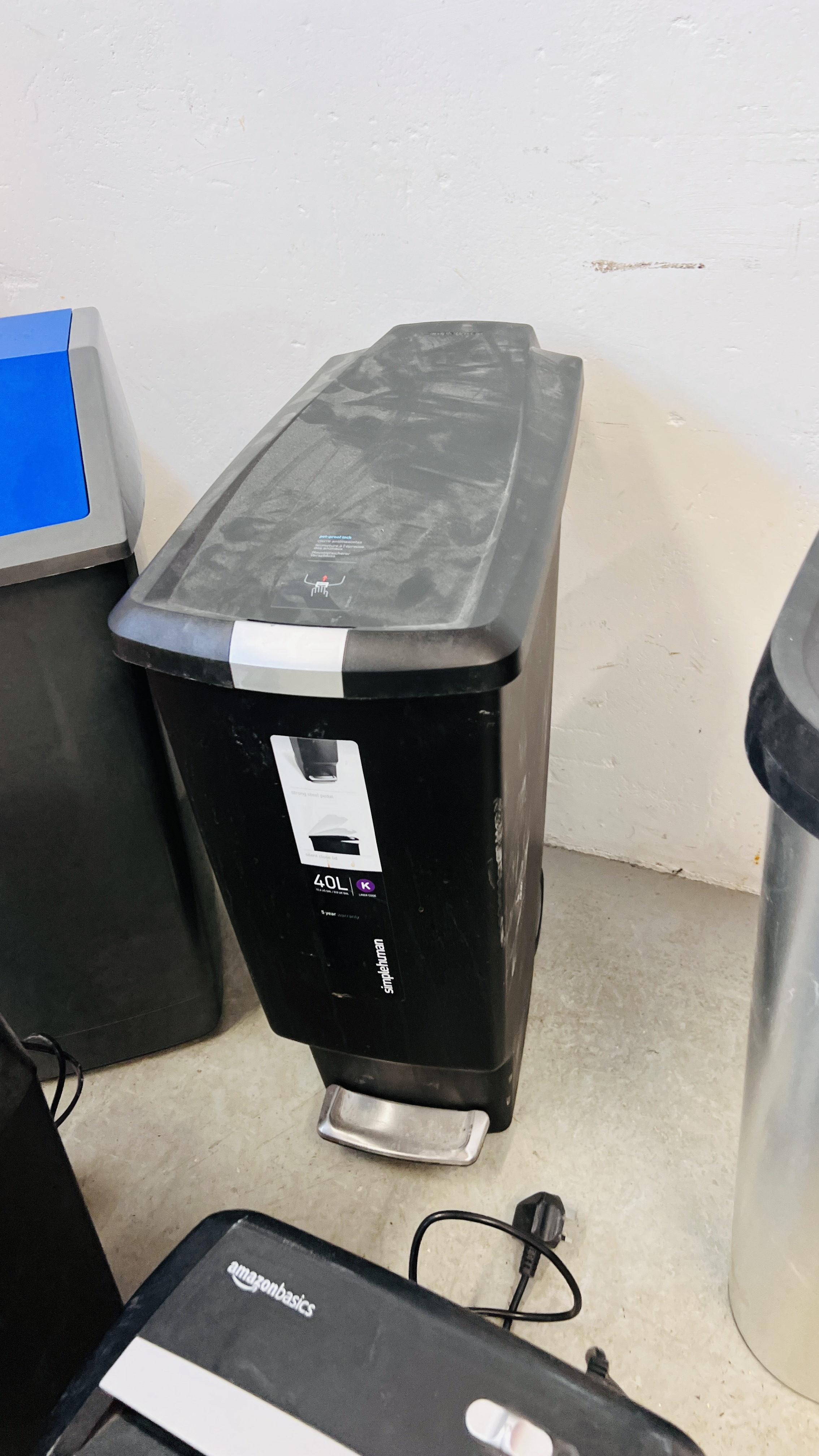 FOUR VARIOUS WASTE BINS AND TWO OFFICE PAPER SHREDDERS - SOLD AS SEEN. - Image 4 of 8