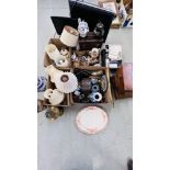 AN ASSORTMENT OF HOUSEHOLD SUNDRIES AND EFFECTS TO INCLUDE LAMPS, RECORDS, CERAMIC ORNAMENTS,