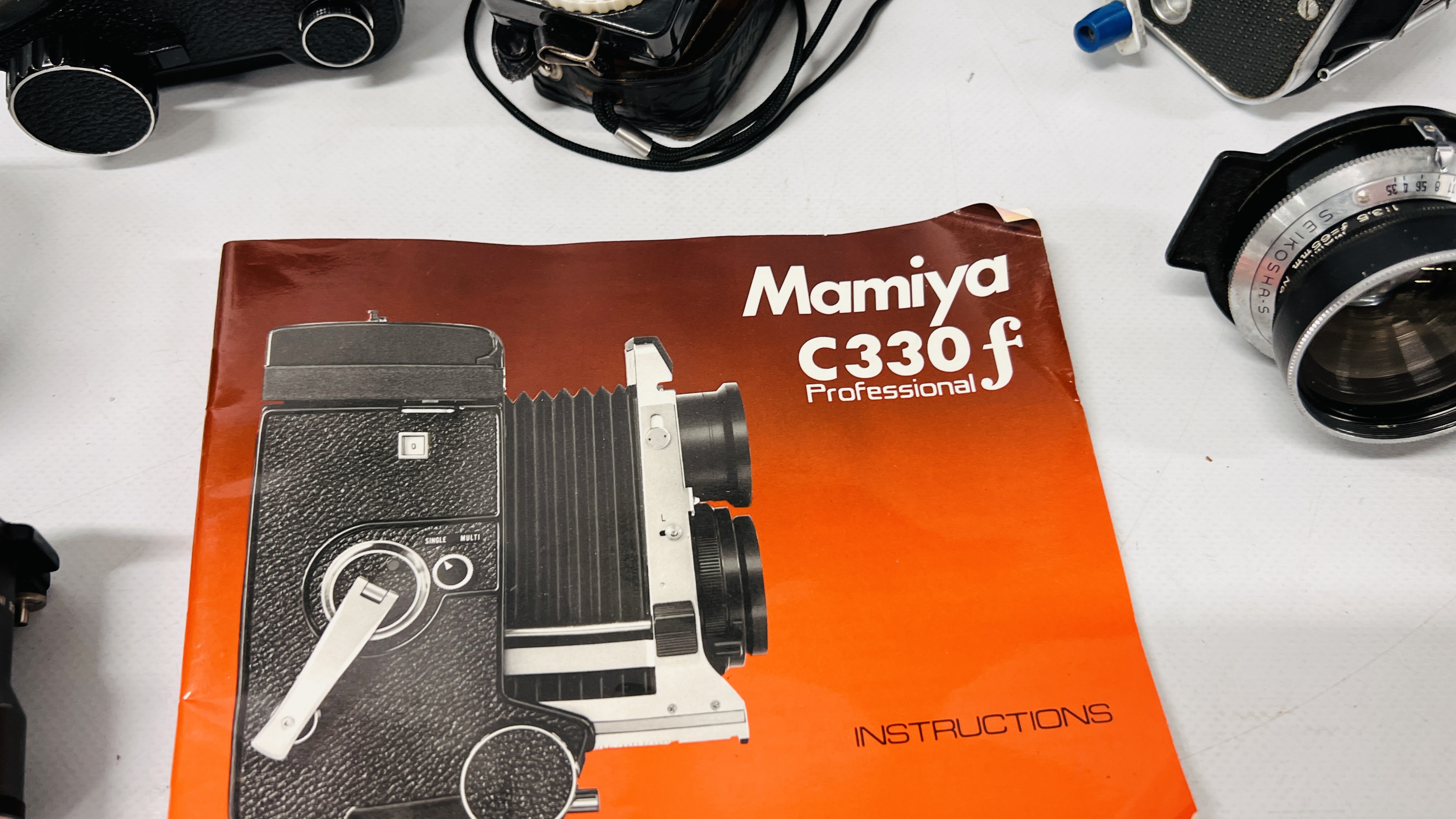 VINTAGE CAMERA EQUIPMENT TO INCLUDE MAMIYA C330 PROFESSIONAL F CAMERA, - Image 14 of 16