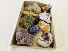 A COLLECTION OF APPROX 10 CRYSTAL AND MINERAL ROCK EXAMPLES TO INCLUDE AZURITE AND MALACHITE ETC.