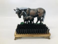 (R) HORSE DOORSTOP & BRUSH