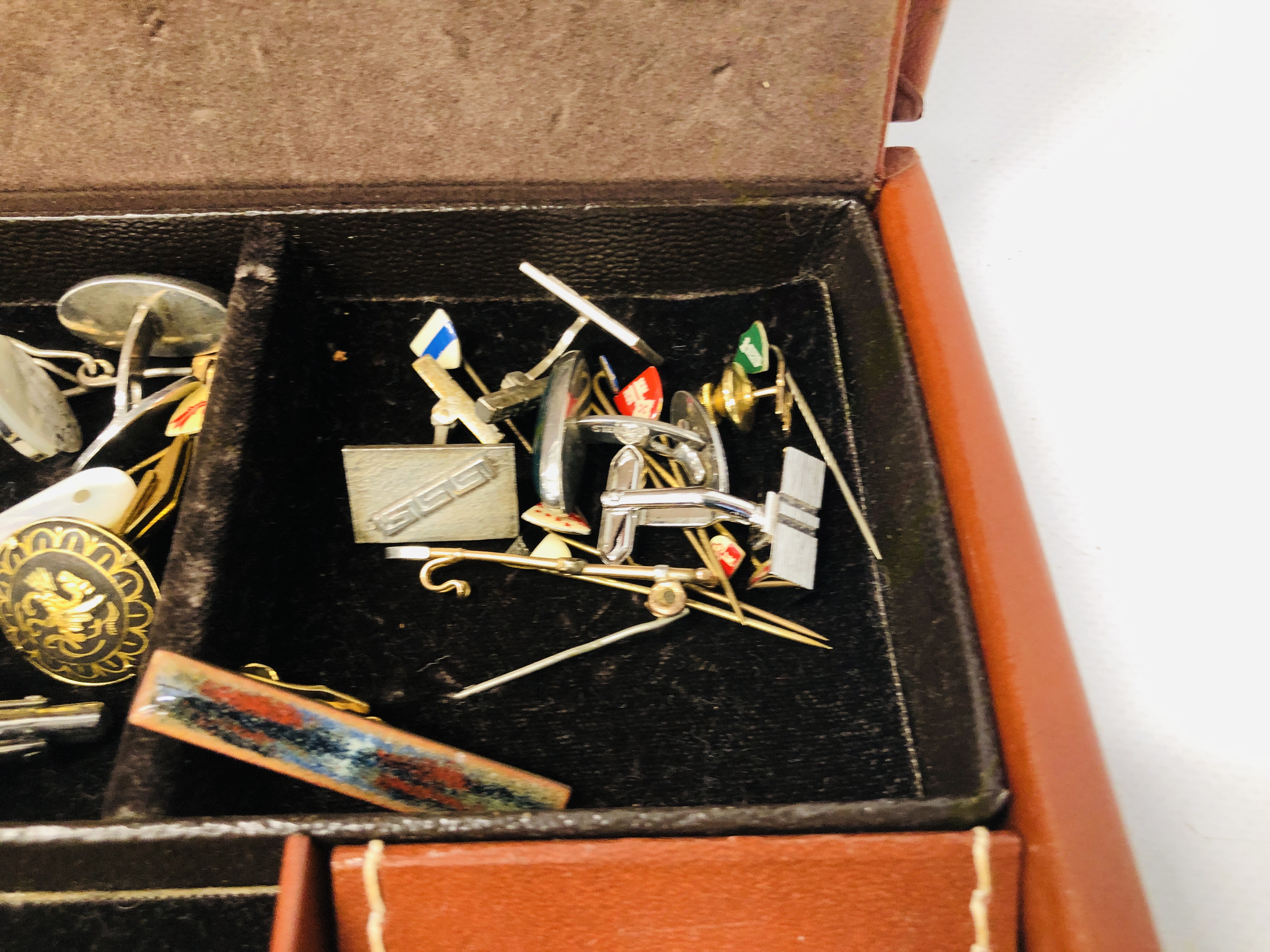 A CASE OF LADIES AND GENT'S JEWELLERY, BROOCHES, CUFF LINKS ETC. - Image 7 of 9