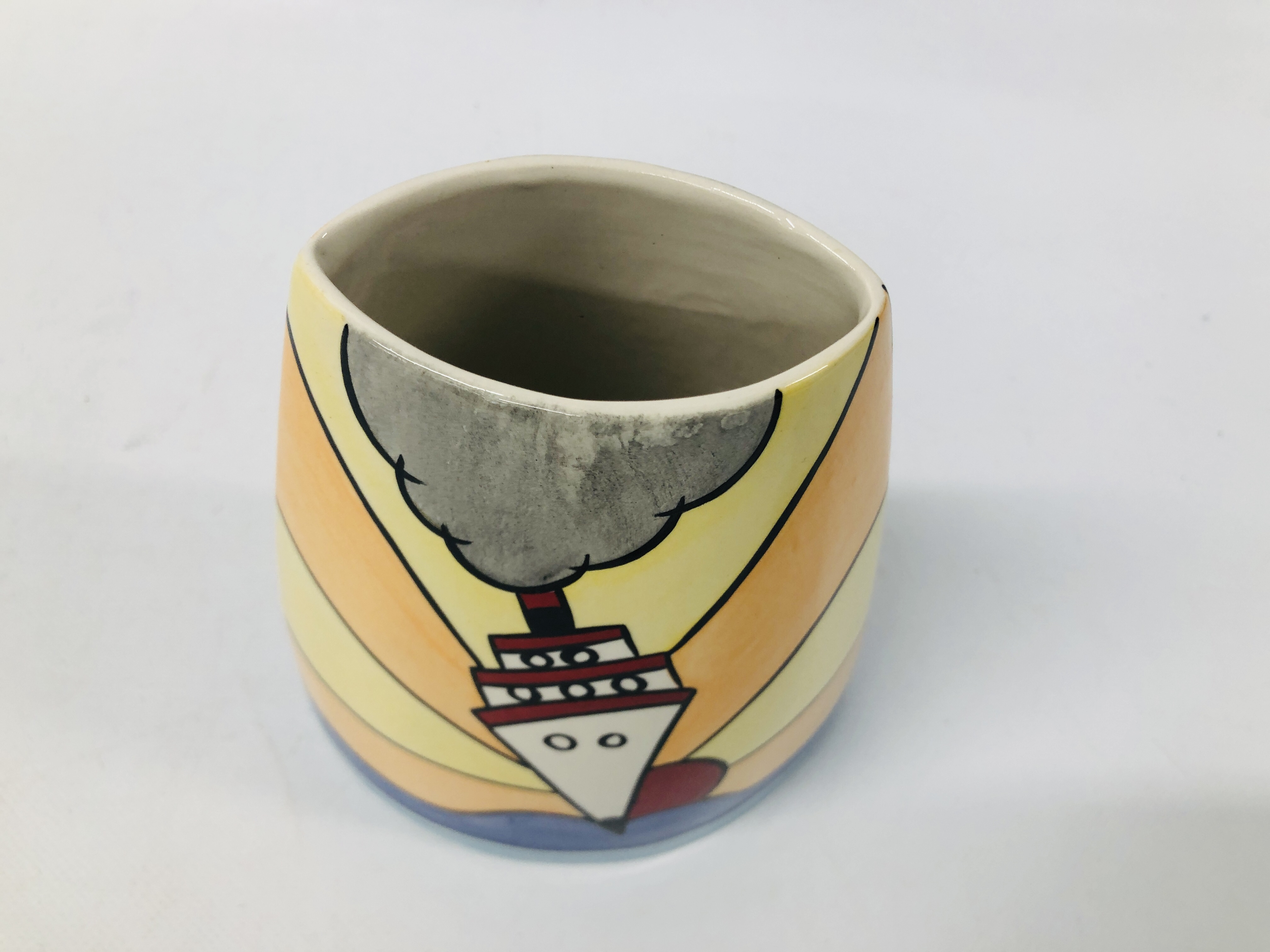A RARE CRUISE VASE SIGNED BY LORNA BAILEY, H 17CM. - Image 2 of 4