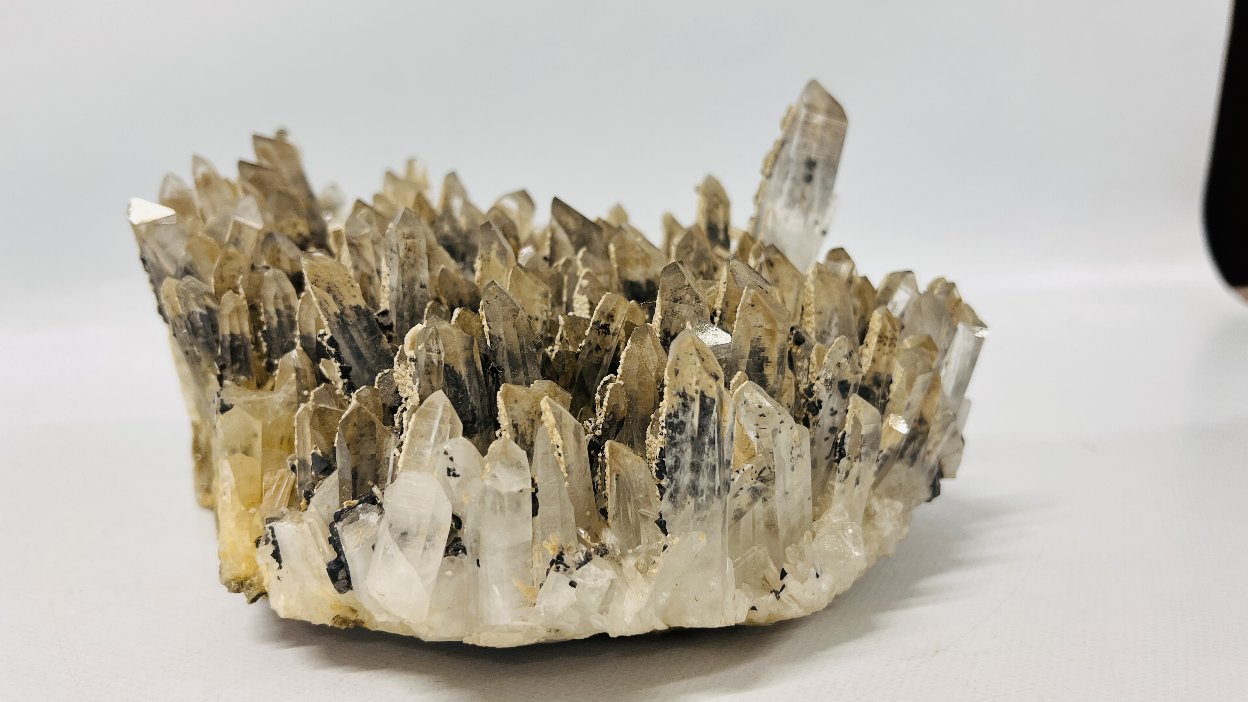 LARGE QUARTZ CRYSTAL EXAMPLE (DOG TOOTH) L 31CM X W 20CM. - Image 2 of 6