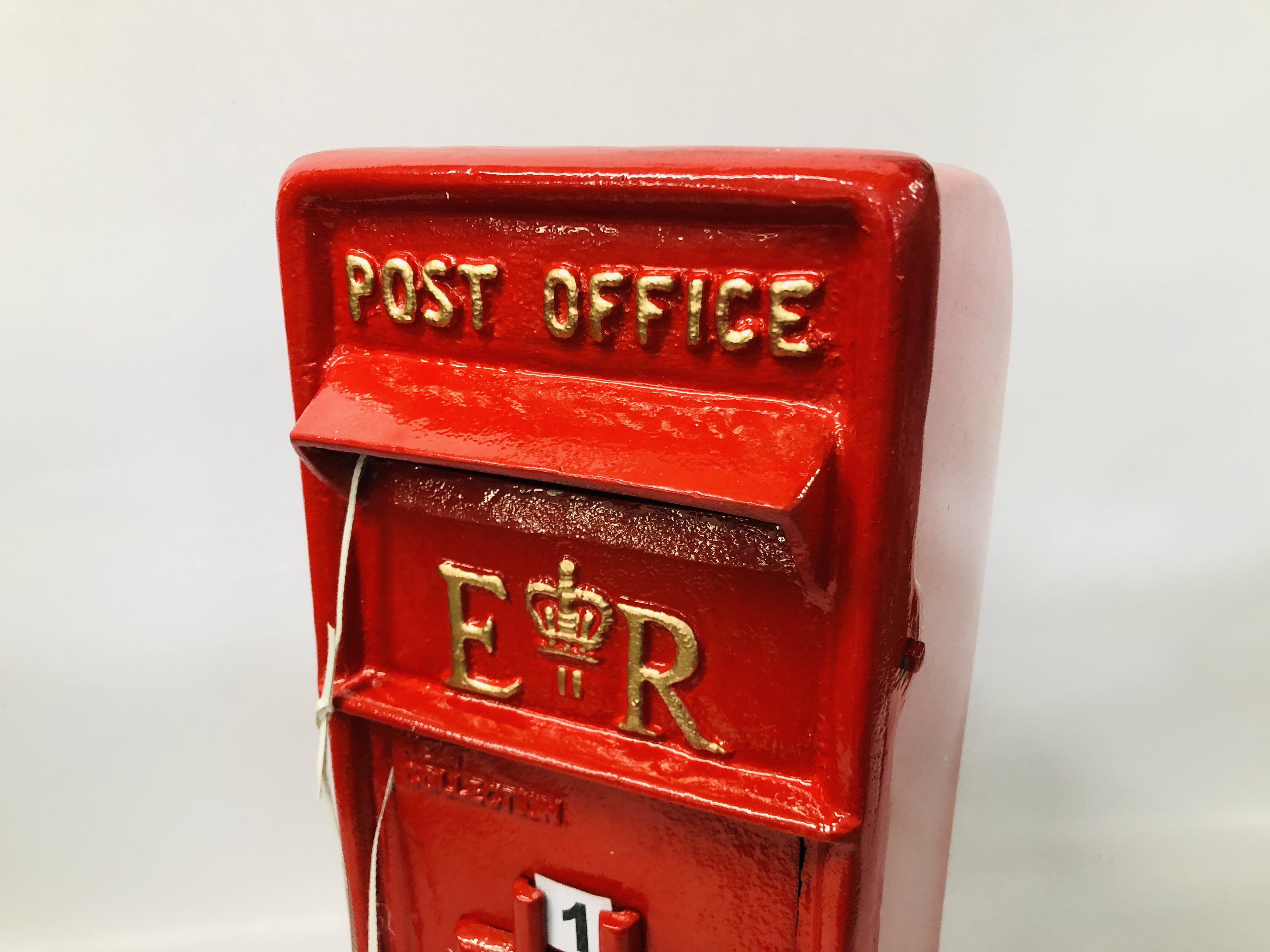 (R) RED ROYAL MAIL POST BOX - Image 2 of 4