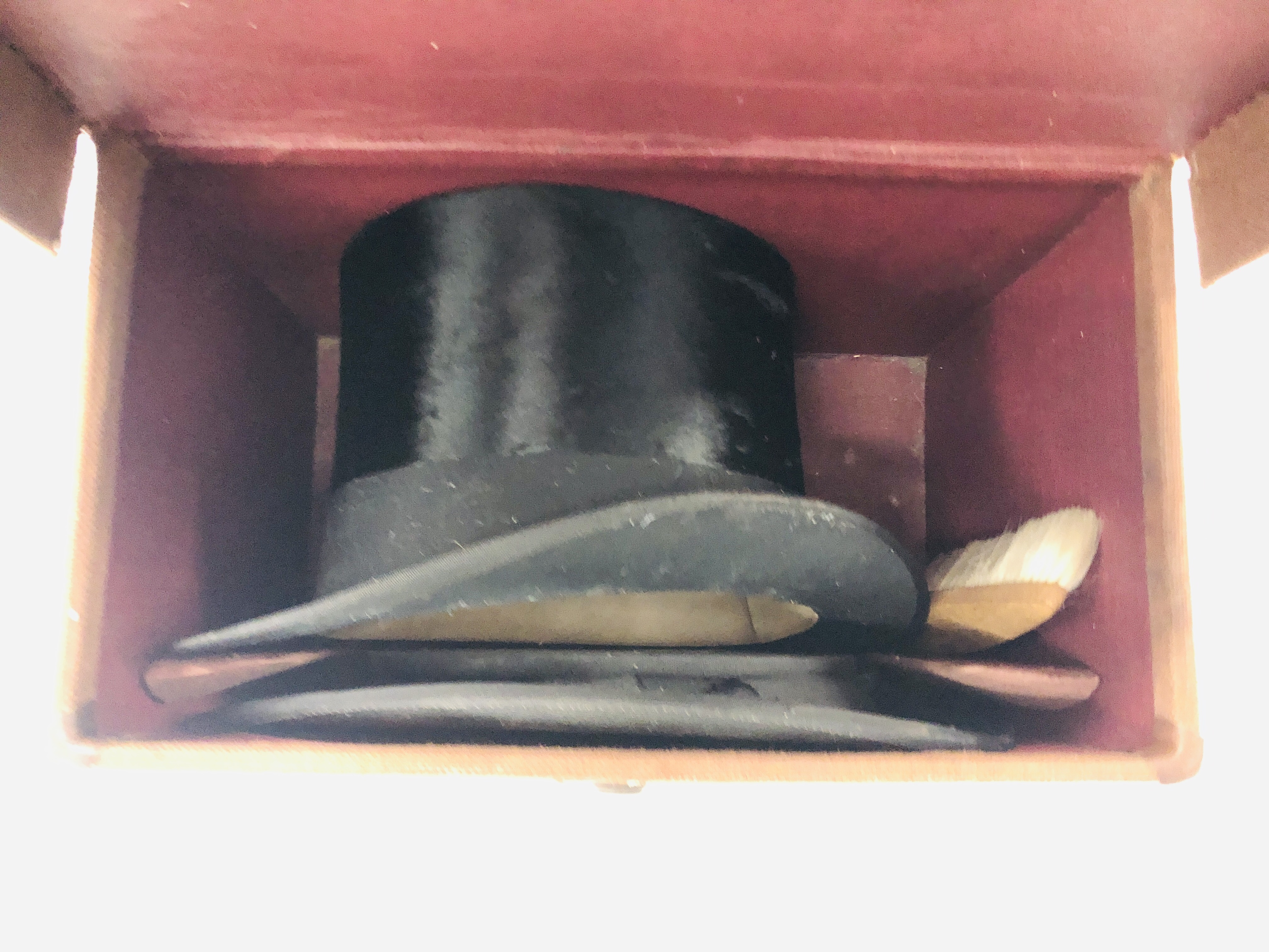 TWO VINTAGE GENT'S TOP HATS TO INCLUDE A SILK "HENRY HEATH" EXAMPLE ALONG WITH A FOLDABLE "AUSTIN - Image 10 of 11