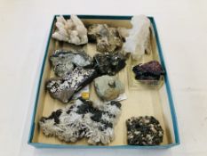 A COLLECTION OF APPROX 10 CRYSTAL AND MINERAL ROCK EXAMPLES TO INCLUDE BARITE, ARAGONITE ETC.