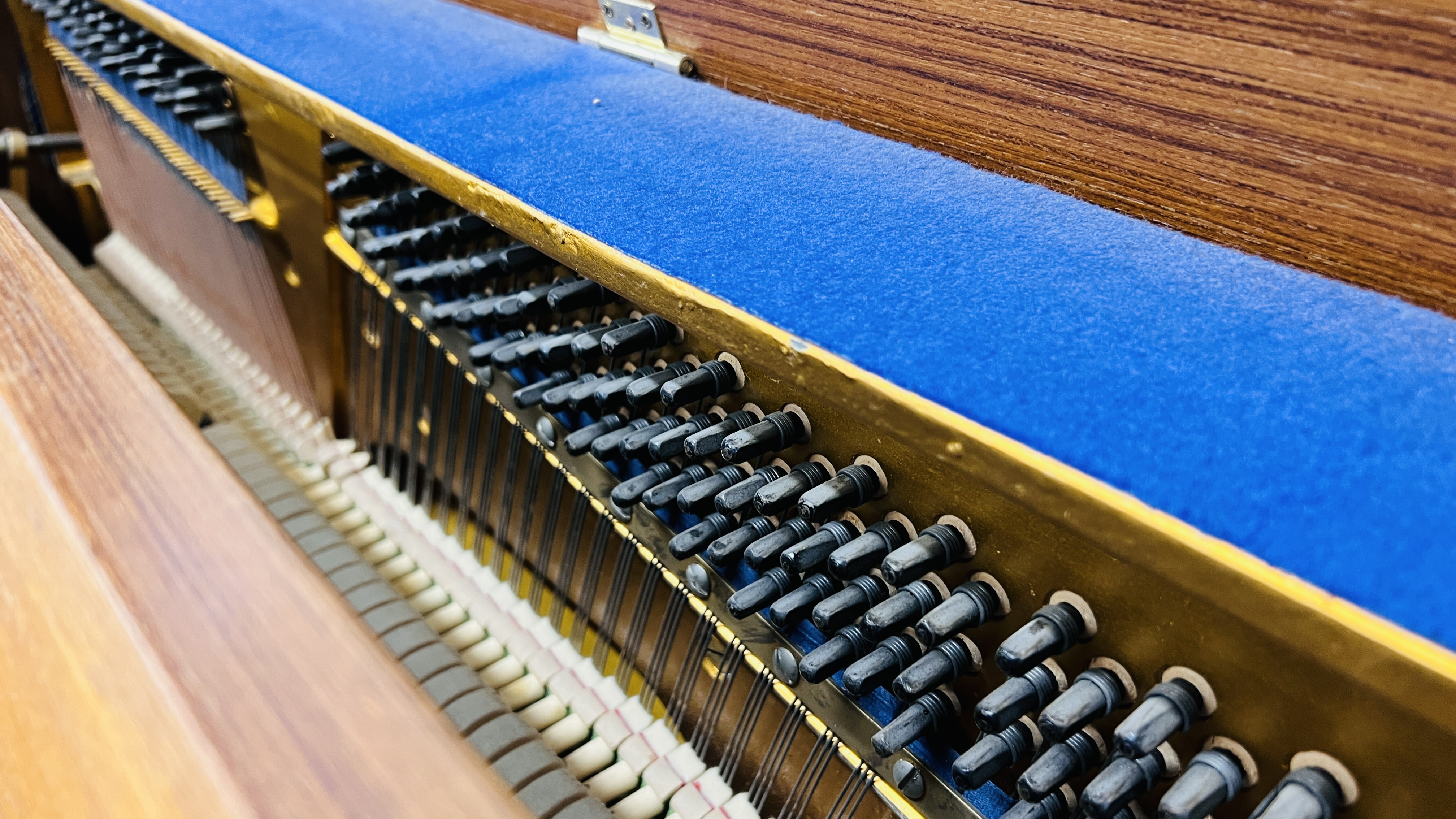 A GILES MODERN OVERSTRUNG UPRIGHT PIANO COMPLETE WITH MUSIC STOOL - Image 11 of 14