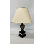 A GOOD QUALITY HEAVY MARBLE TABLE LAMP WITH SQUARE SHADE, H 56CM - SOLD AS SEEN.