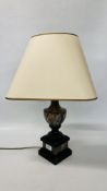 A GOOD QUALITY HEAVY MARBLE TABLE LAMP WITH SQUARE SHADE, H 56CM - SOLD AS SEEN.