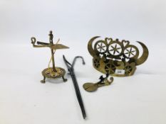 COLLECTION OF BRASS ITEMS TO INCLUDE WAX JACK CANDLE BURNER,